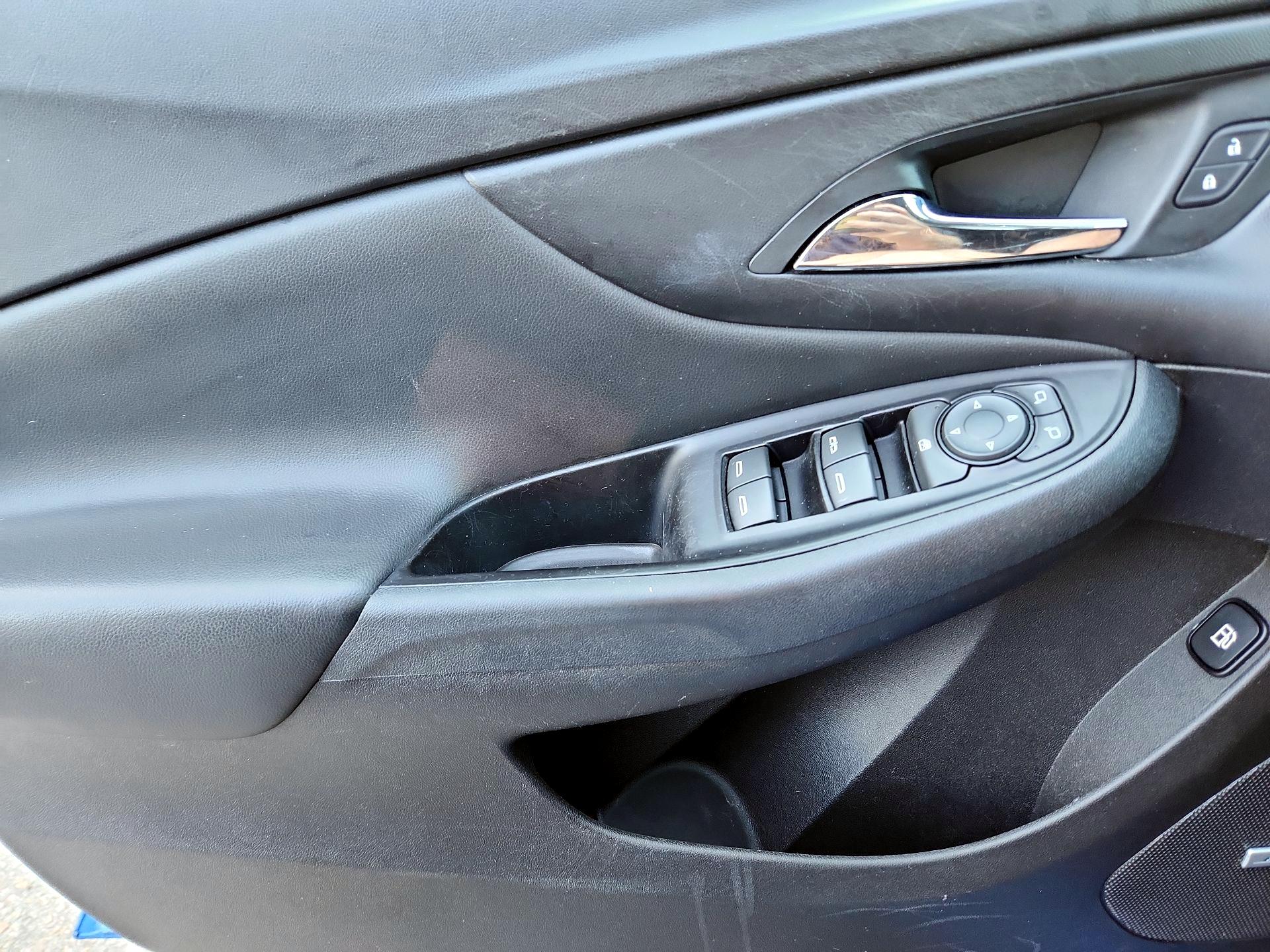 Thumbnail: 2017 Chevrolet Volt - 12