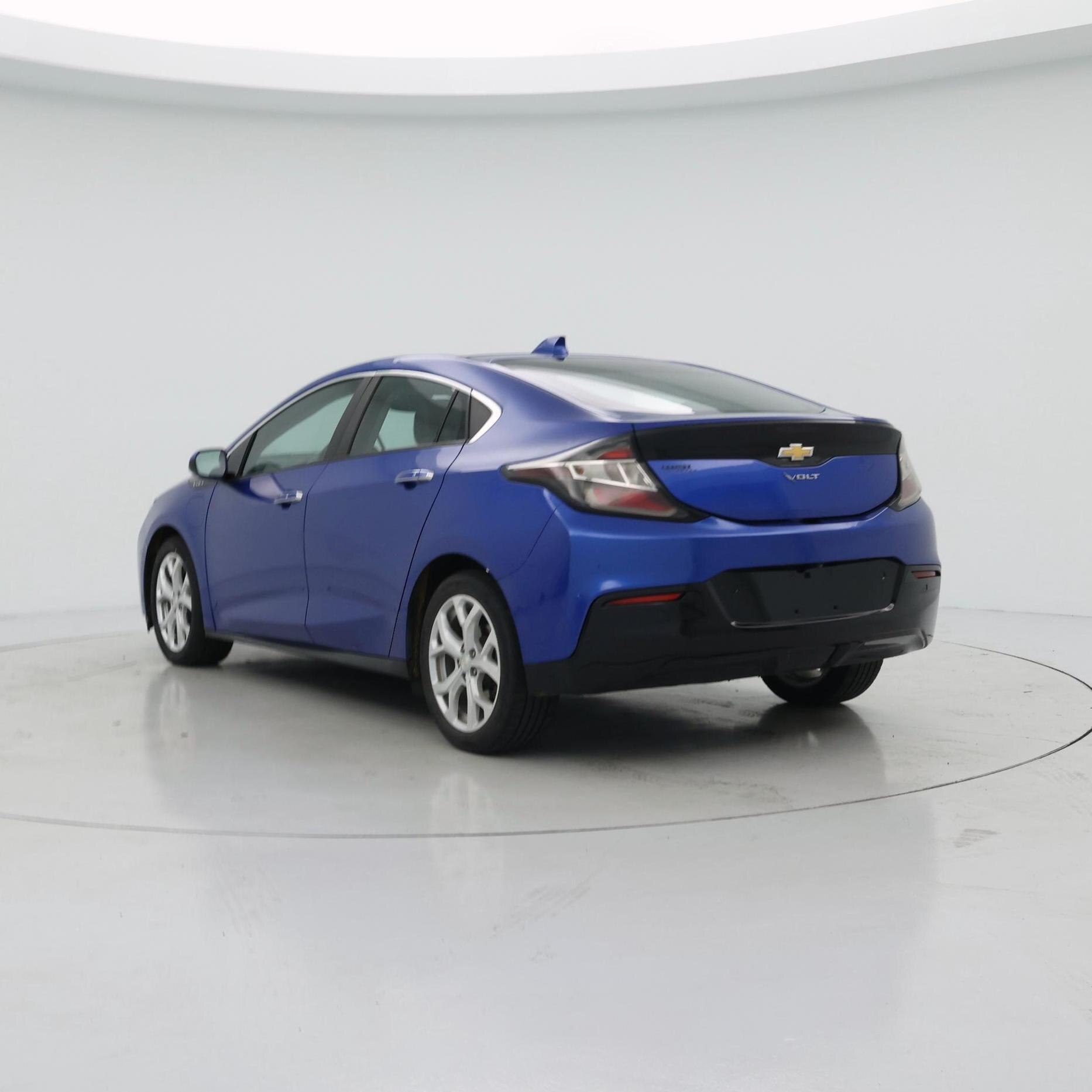 Thumbnail: 2017 Chevrolet Volt - 2