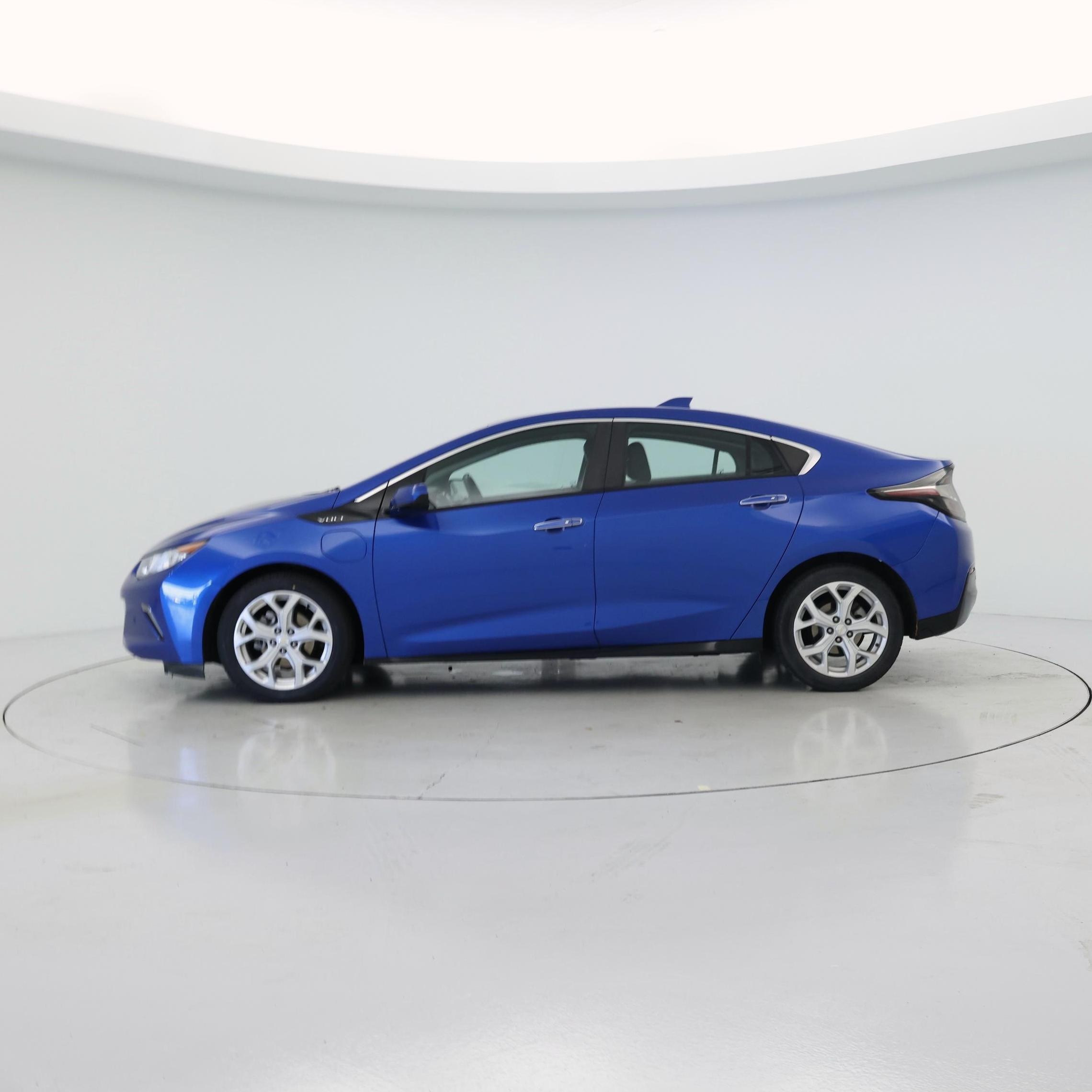 Thumbnail: 2017 Chevrolet Volt - 3