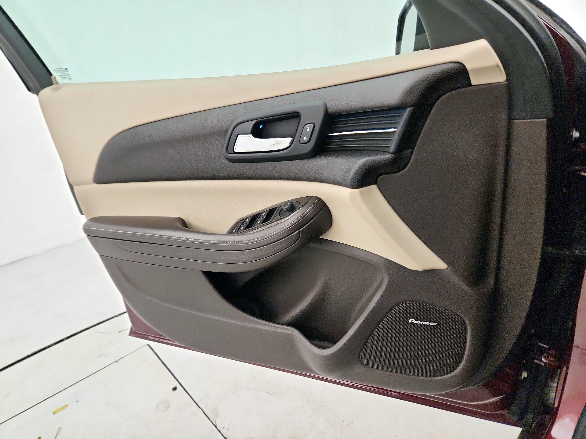 Thumbnail: 2015 Chevrolet Malibu - 12