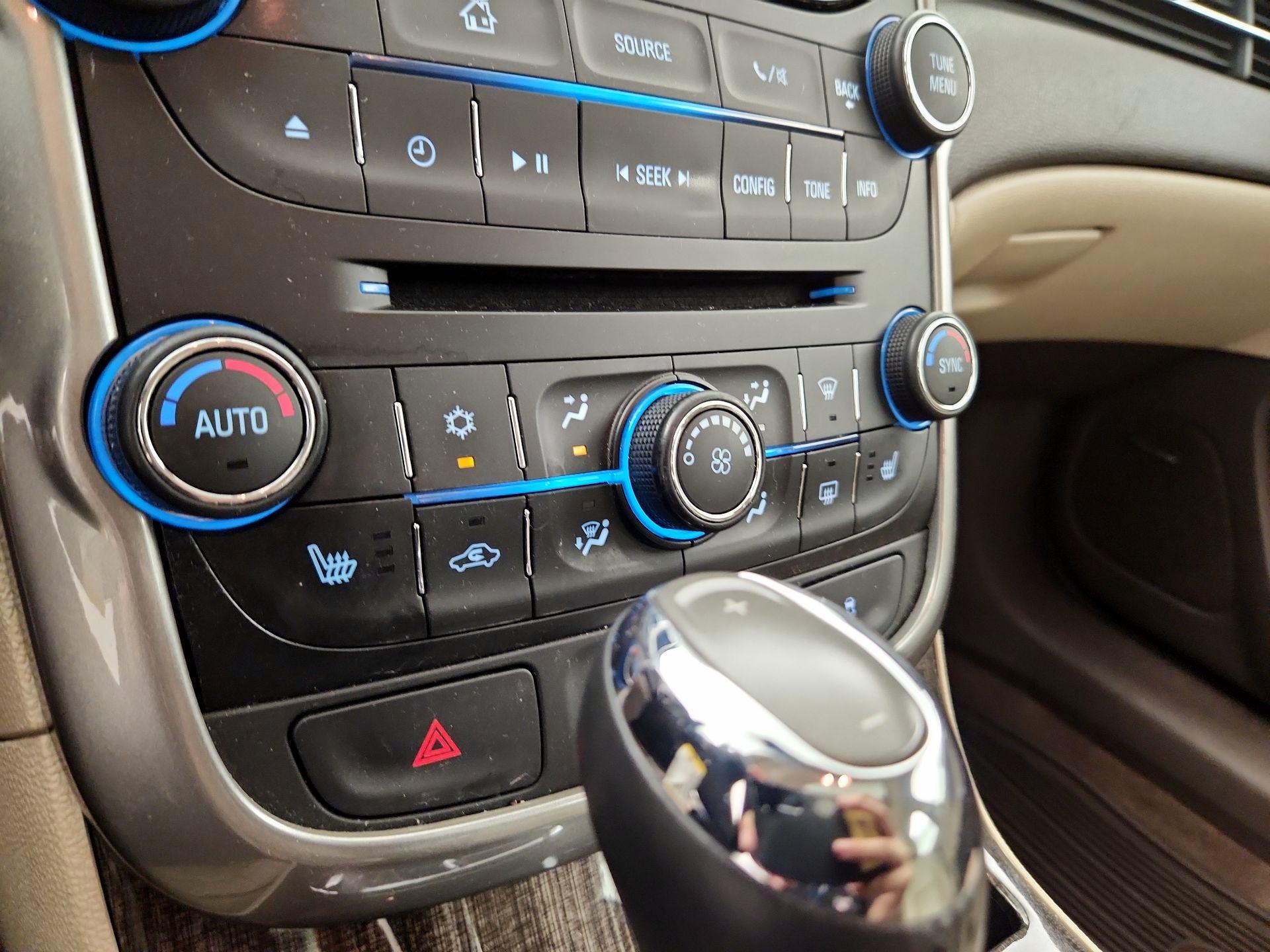 Thumbnail: 2015 Chevrolet Malibu - 16