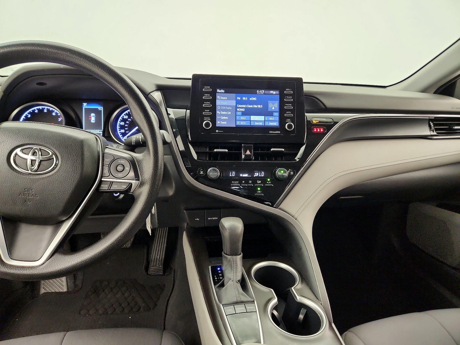 2022 Toyota Camry LE - Photo 10