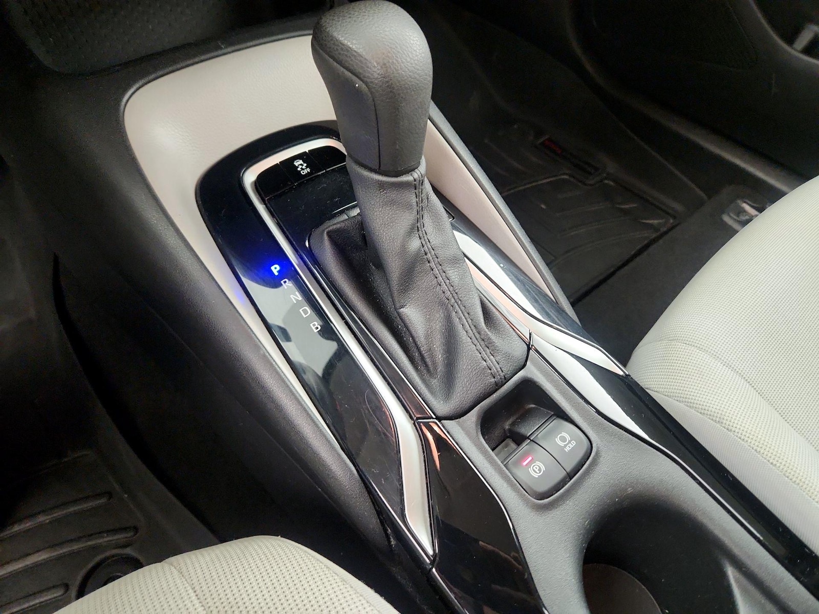 2020 Toyota Corolla LE - Photo 18
