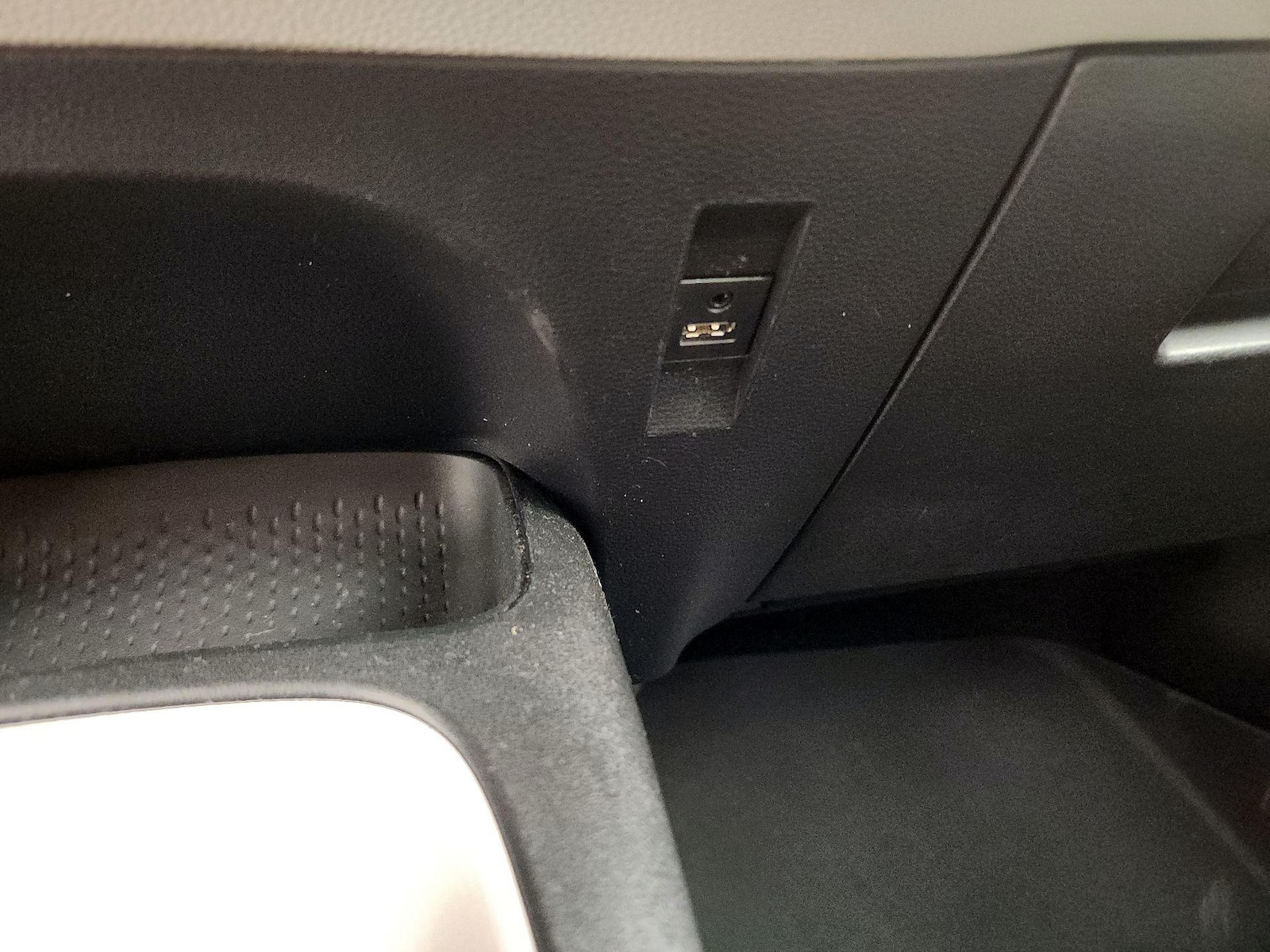 2020 Toyota Corolla LE - Photo 19