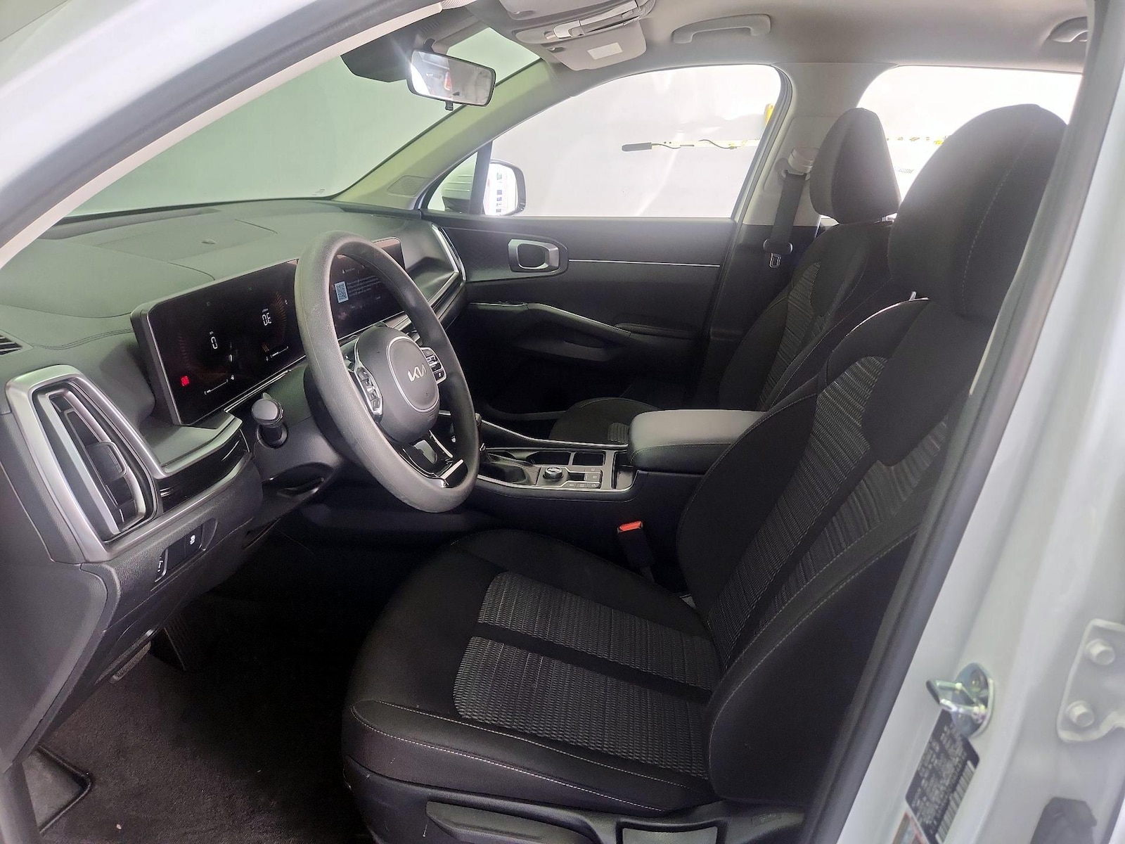 2025 Kia Sorento LX - Photo 12