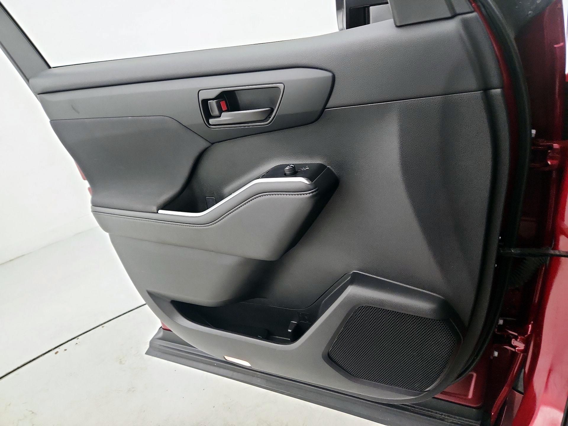 Thumbnail: 2024 Toyota Highlander - 12