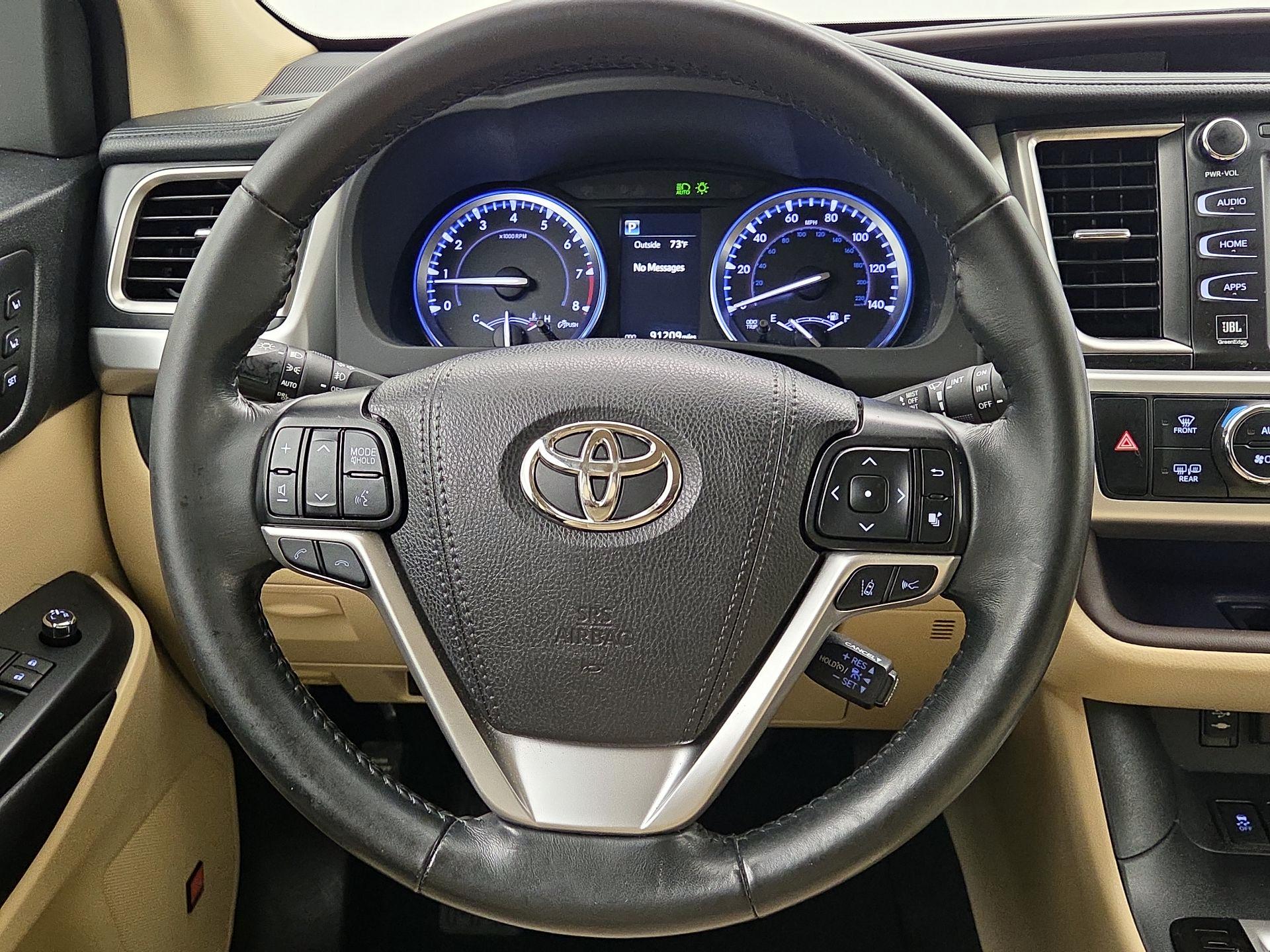 Thumbnail: 2019 Toyota Highlander - 10