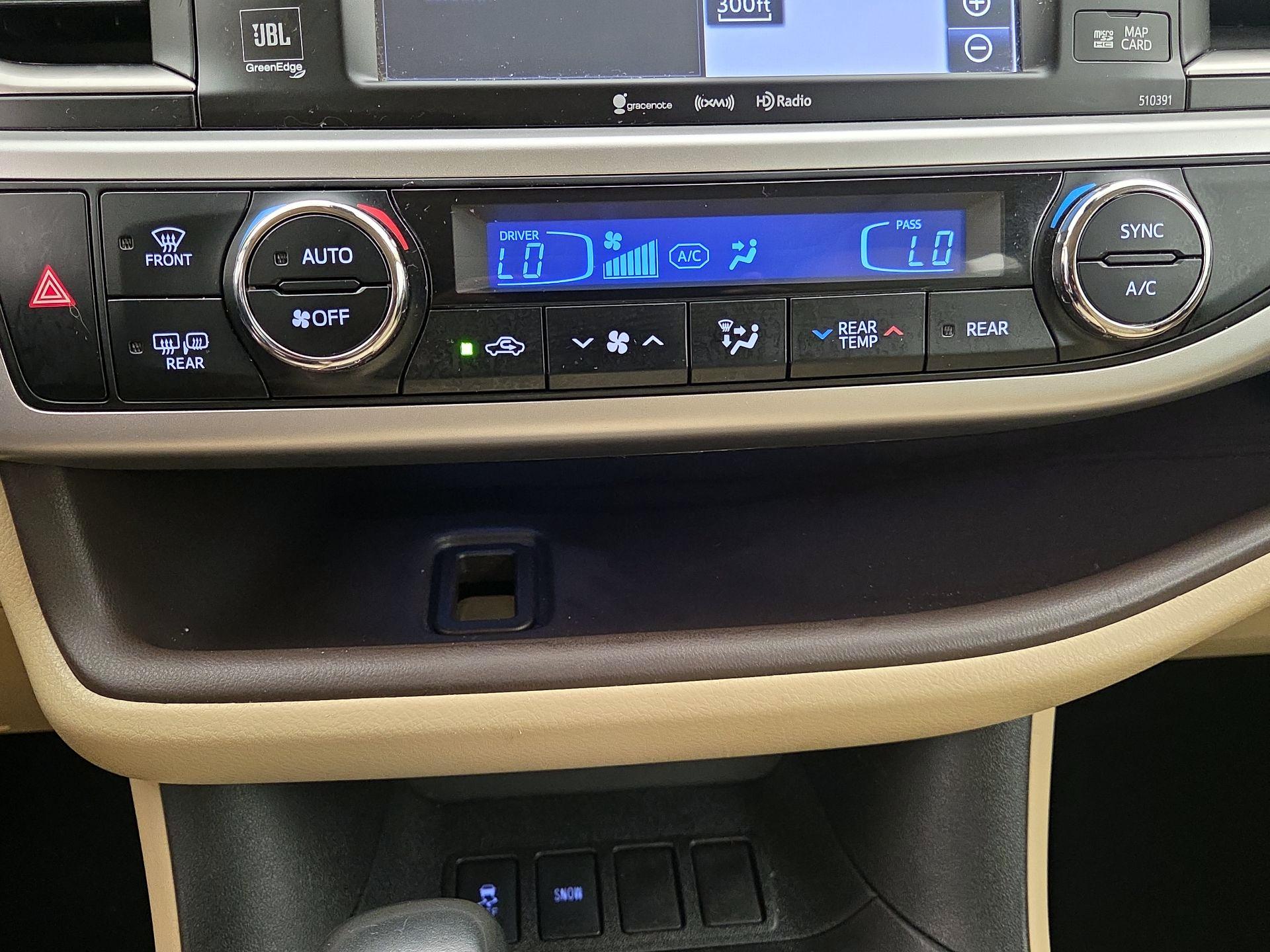 Thumbnail: 2019 Toyota Highlander - 17