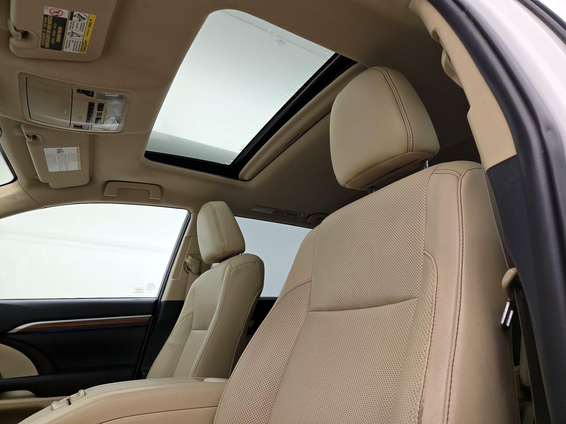 Thumbnail: 2019 Toyota Highlander - 20