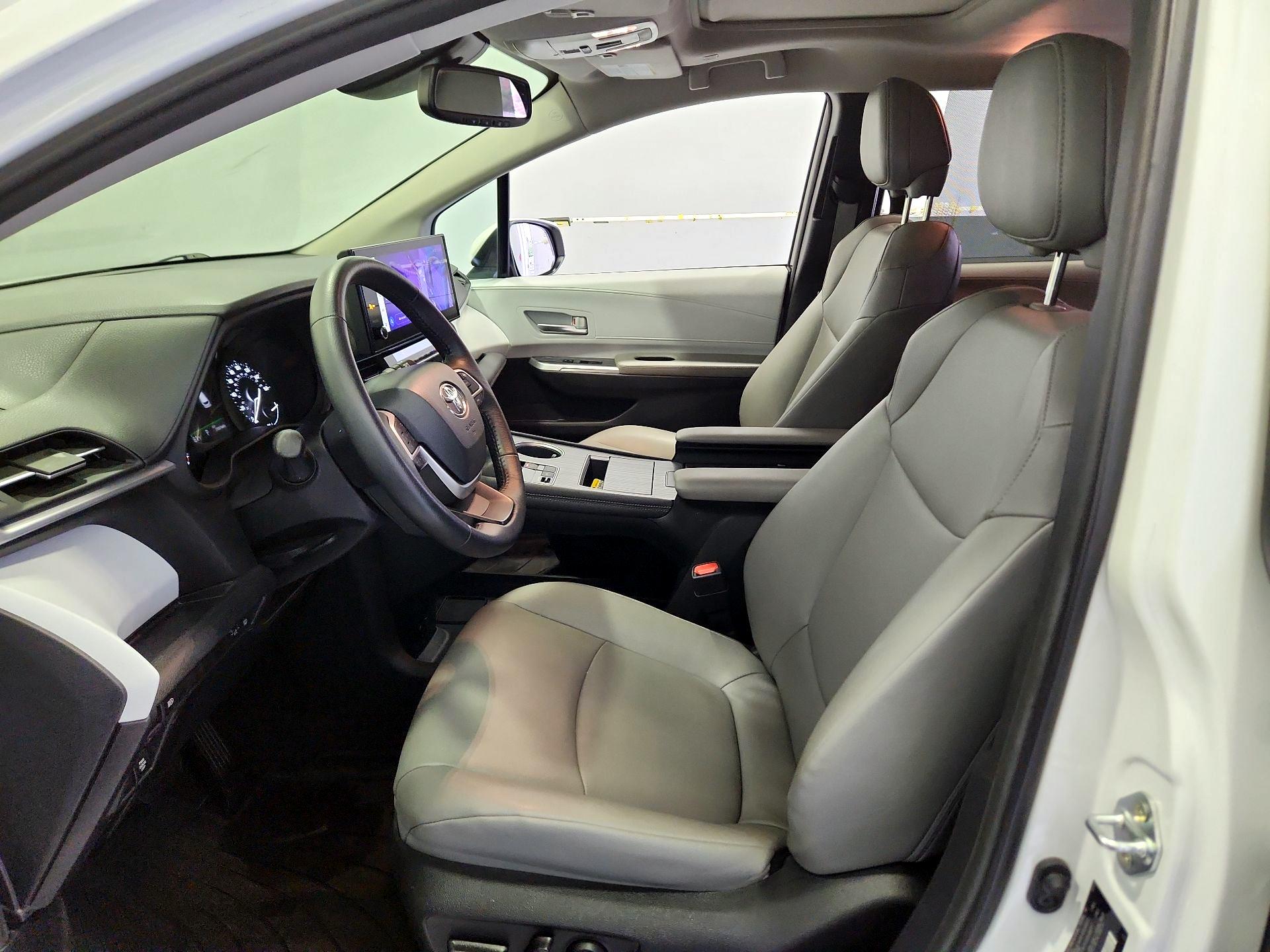 Thumbnail: 2025 Toyota Sienna - 11