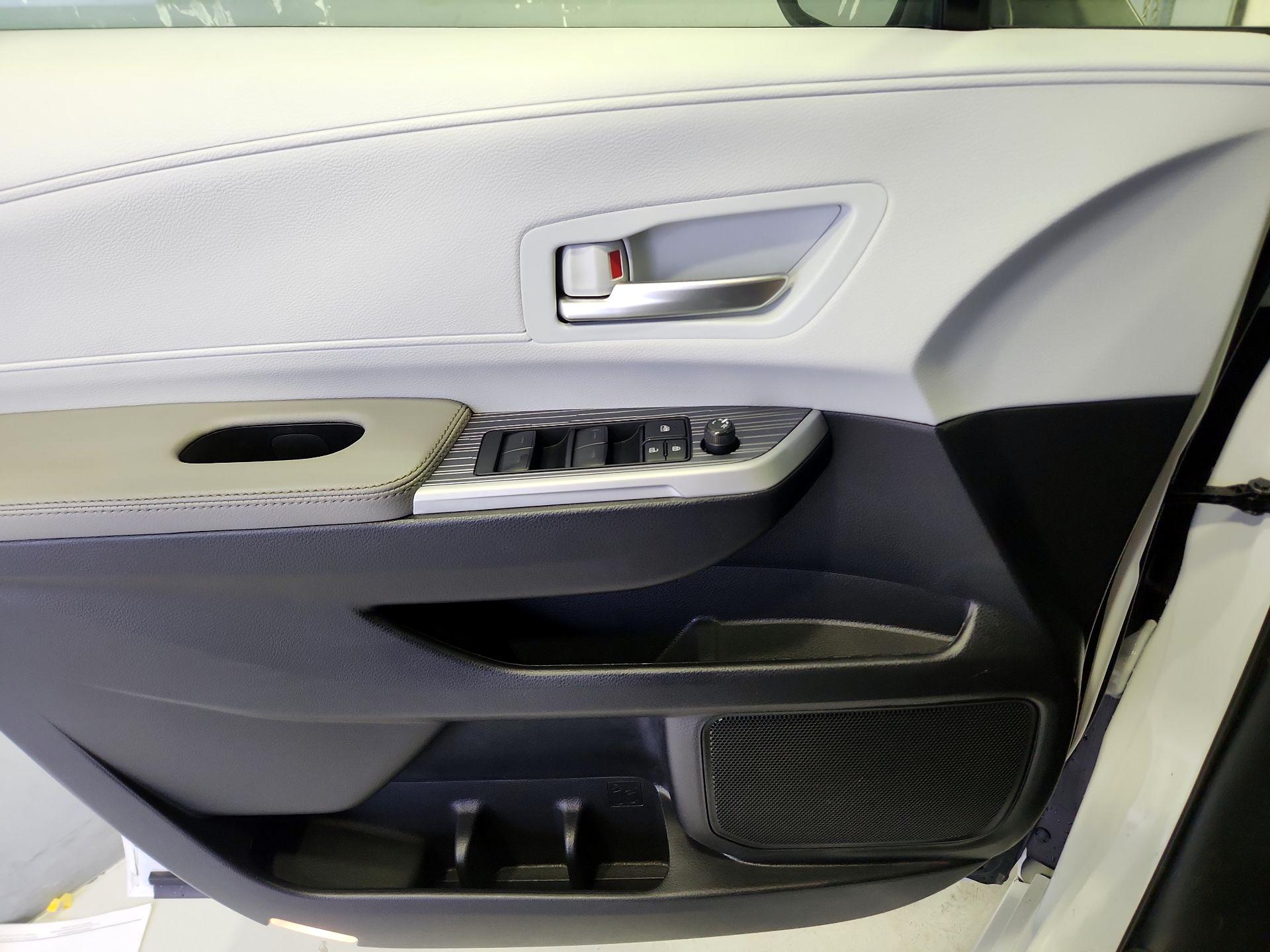 Thumbnail: 2025 Toyota Sienna - 12