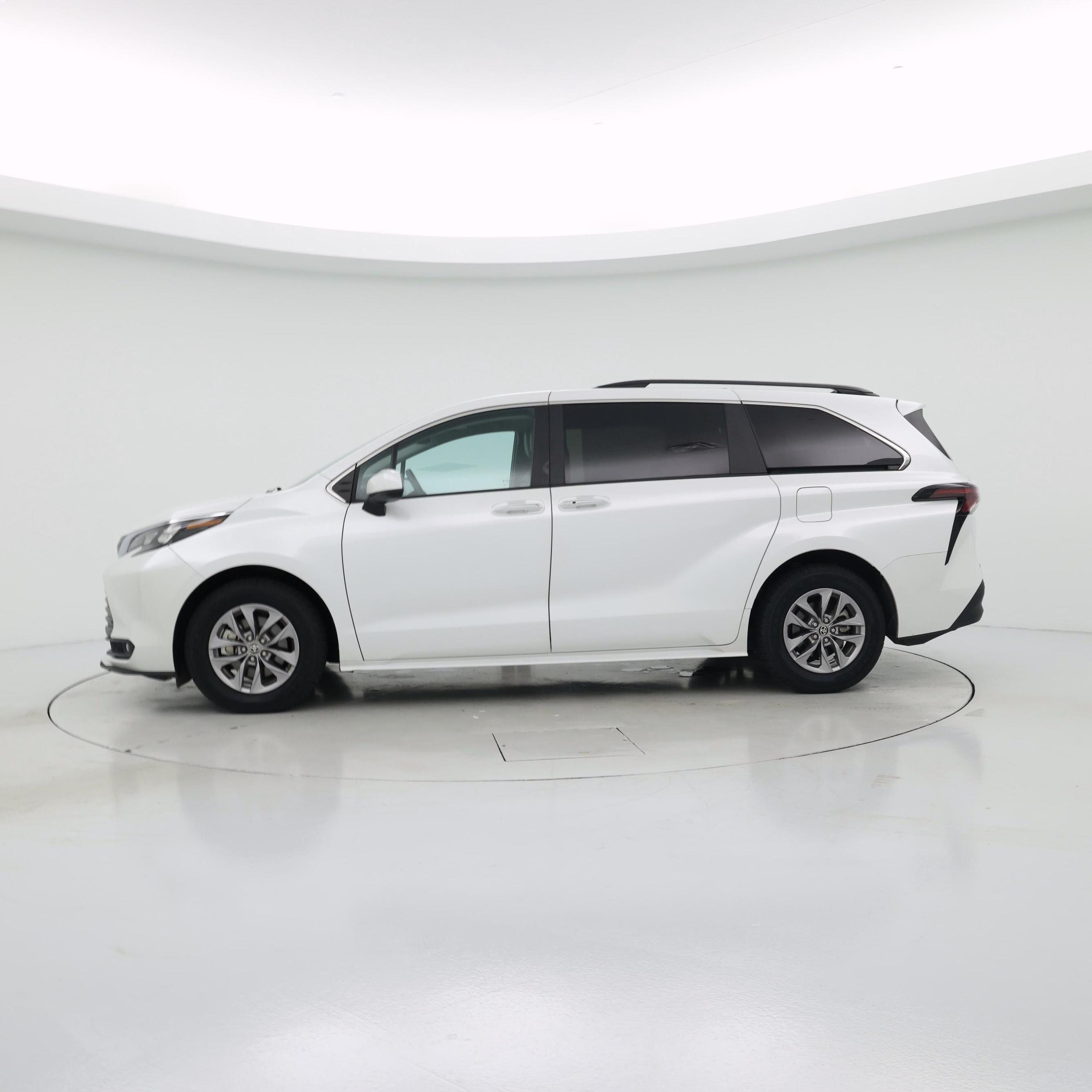 Thumbnail: 2025 Toyota Sienna - 3