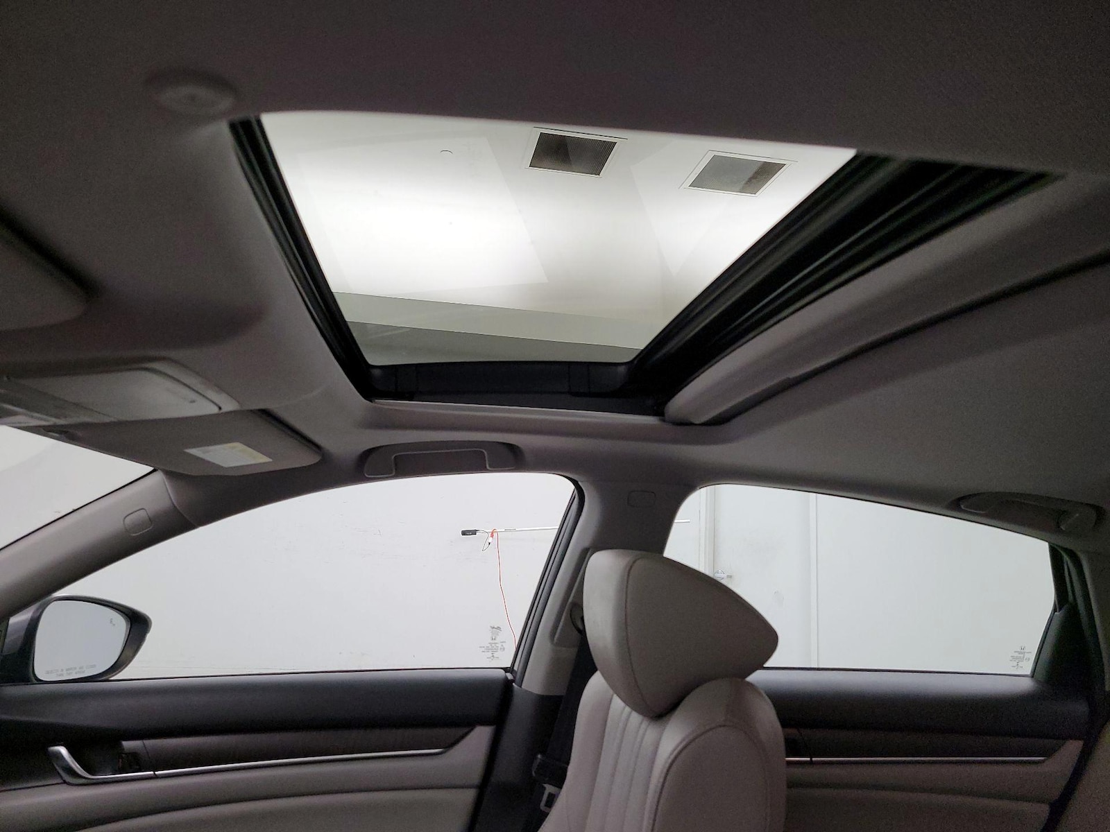 Sunroof(s) & Overhead Airbags