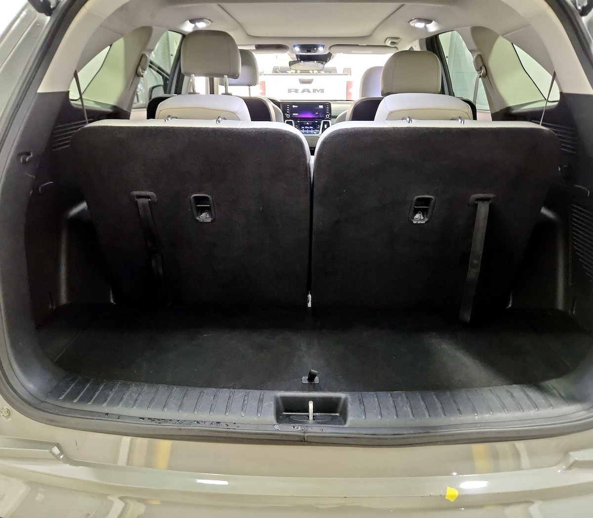 Trunk/Cargo (Seats Up)
