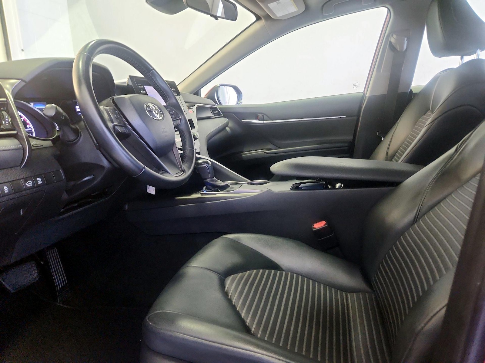 Power Seat(s) & Side Airbags