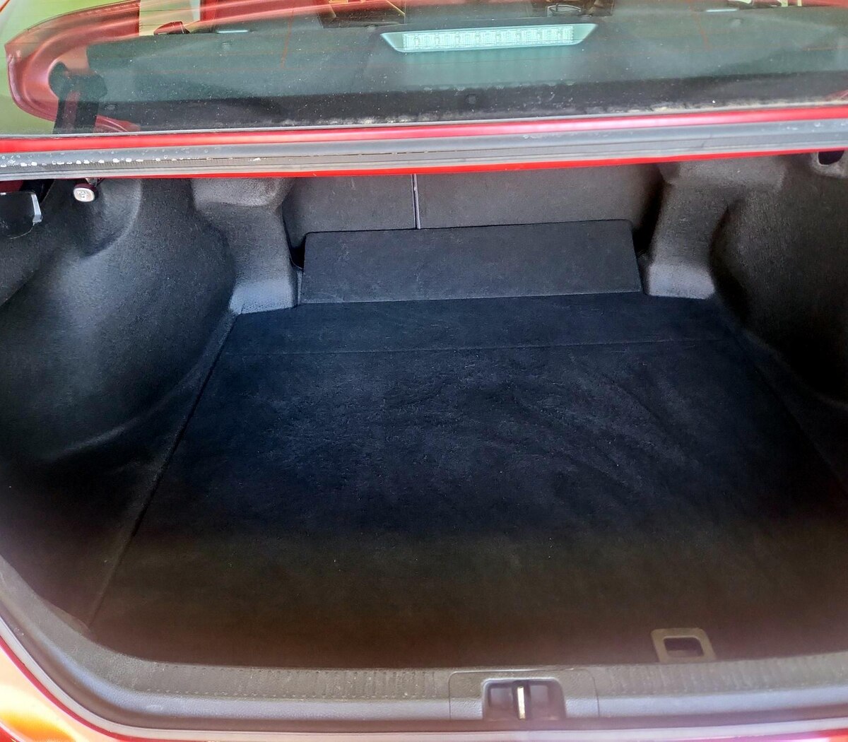 Trunk/Cargo (Seats Up)