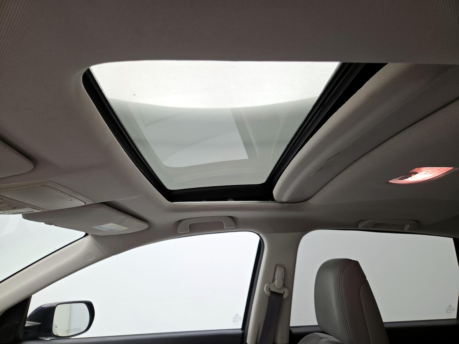 Sunroof(s) & Overhead Airbags