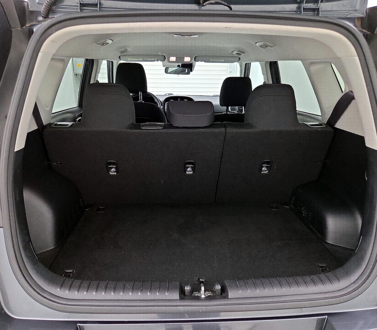 Trunk/Cargo (Seats Up)