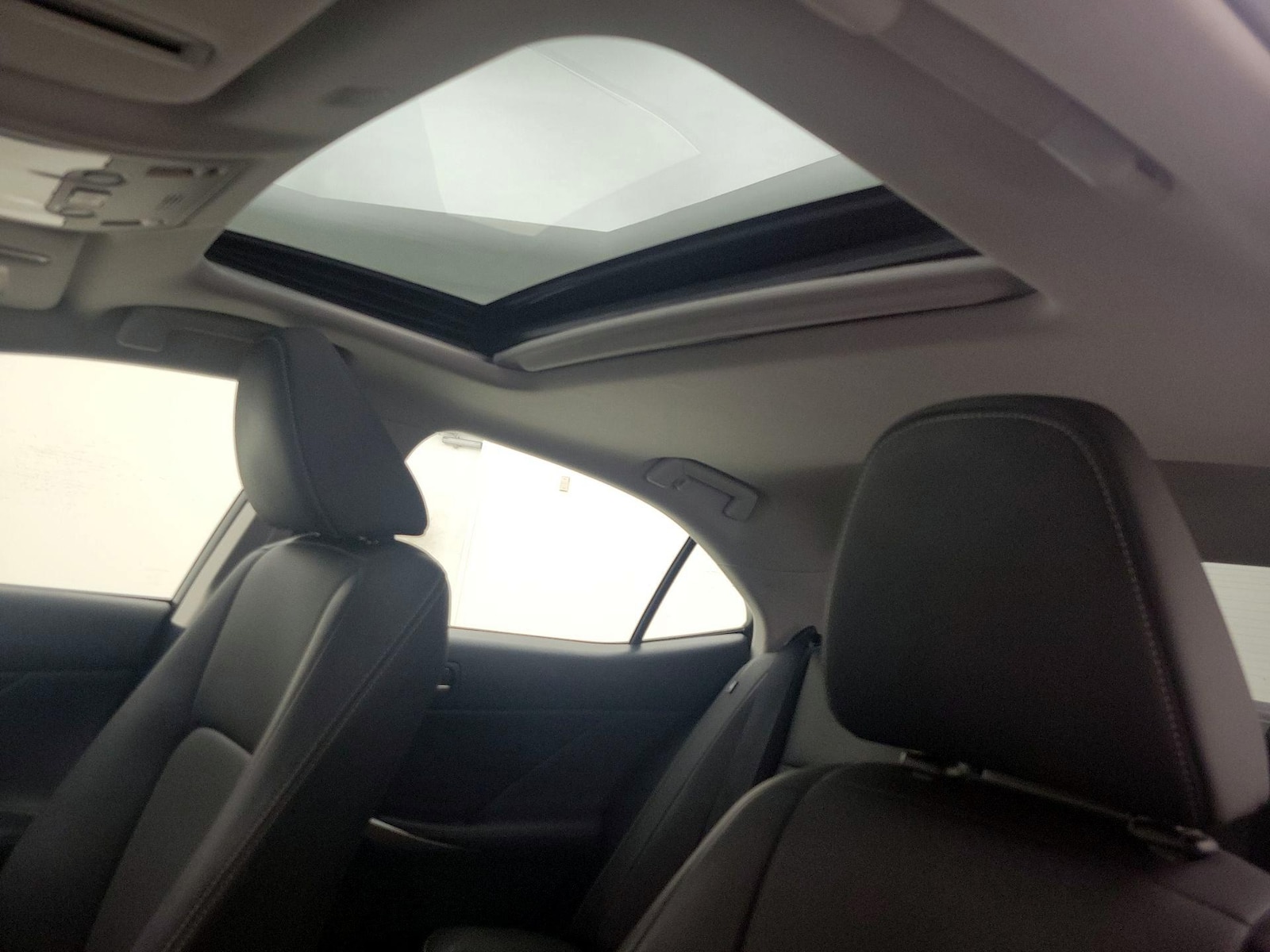 Sunroof(s) & Overhead Airbags