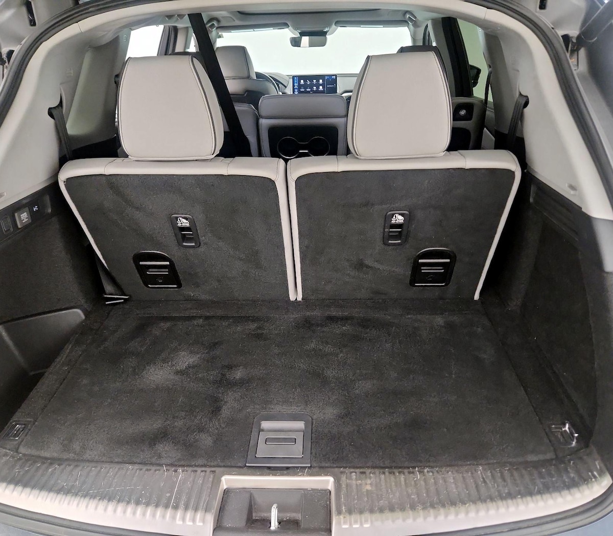 Trunk/Cargo (Seats Up)