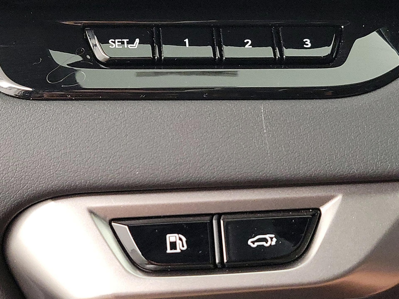 2025 Lexus RX Hybrid 350h - Photo 12