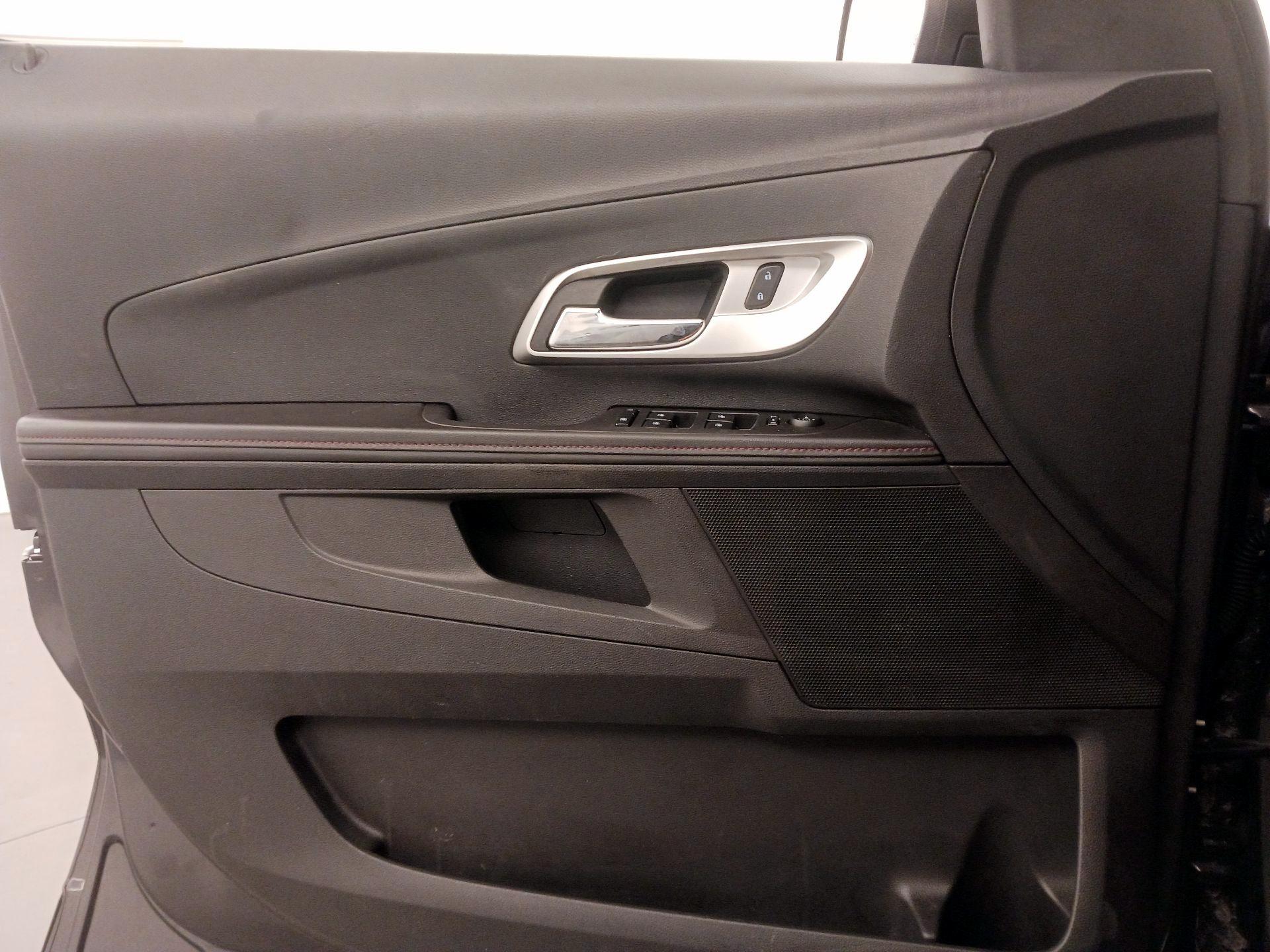 Thumbnail: 2015 Chevrolet Equinox - 12