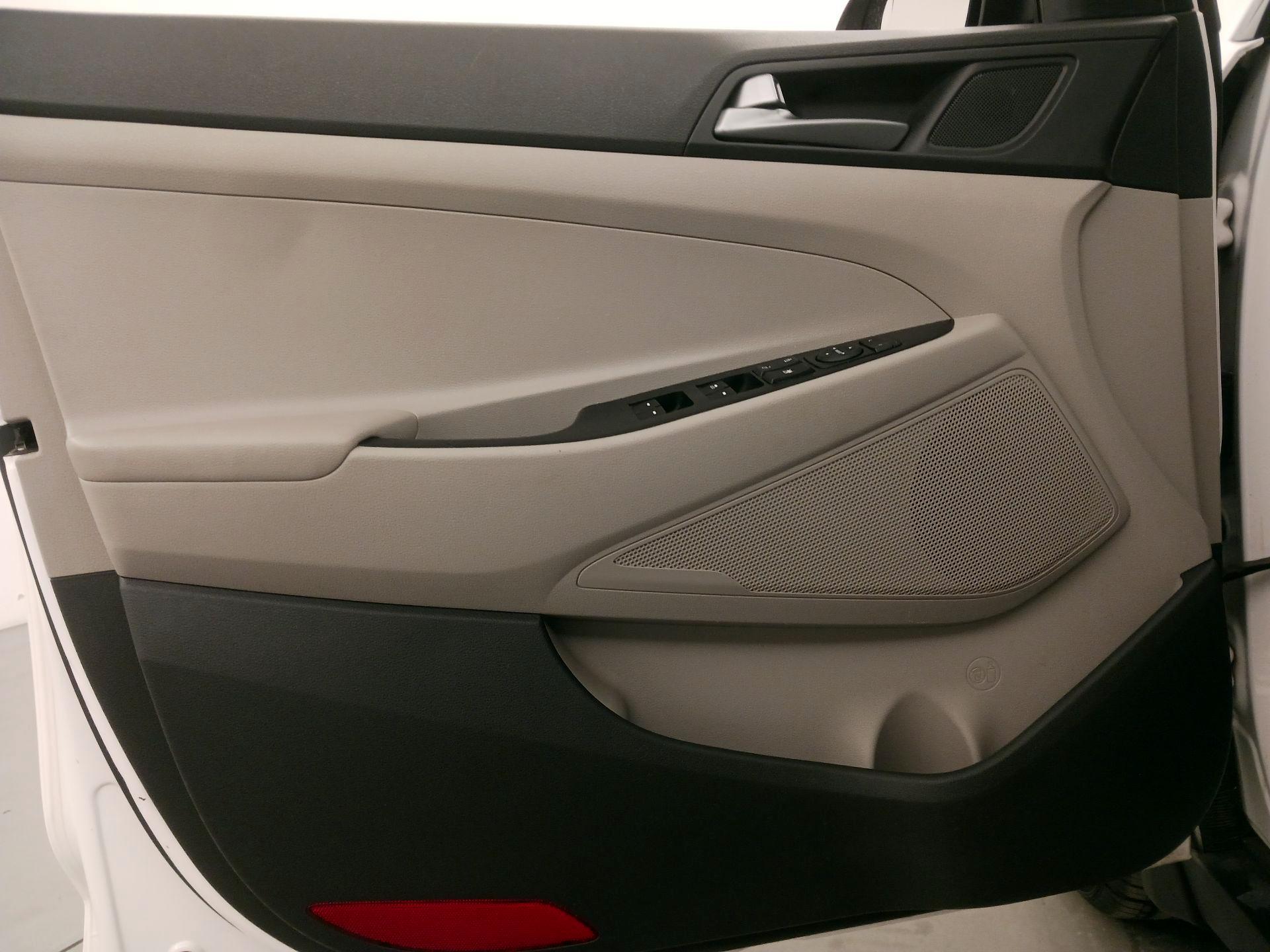 Thumbnail: 2017 Hyundai Tucson - 12