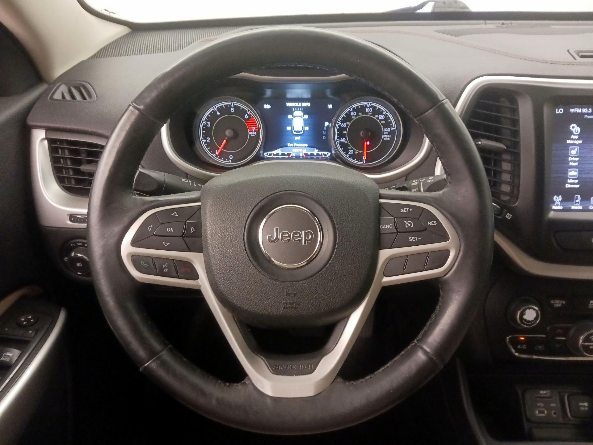 Thumbnail: 2017 Jeep Cherokee - 10