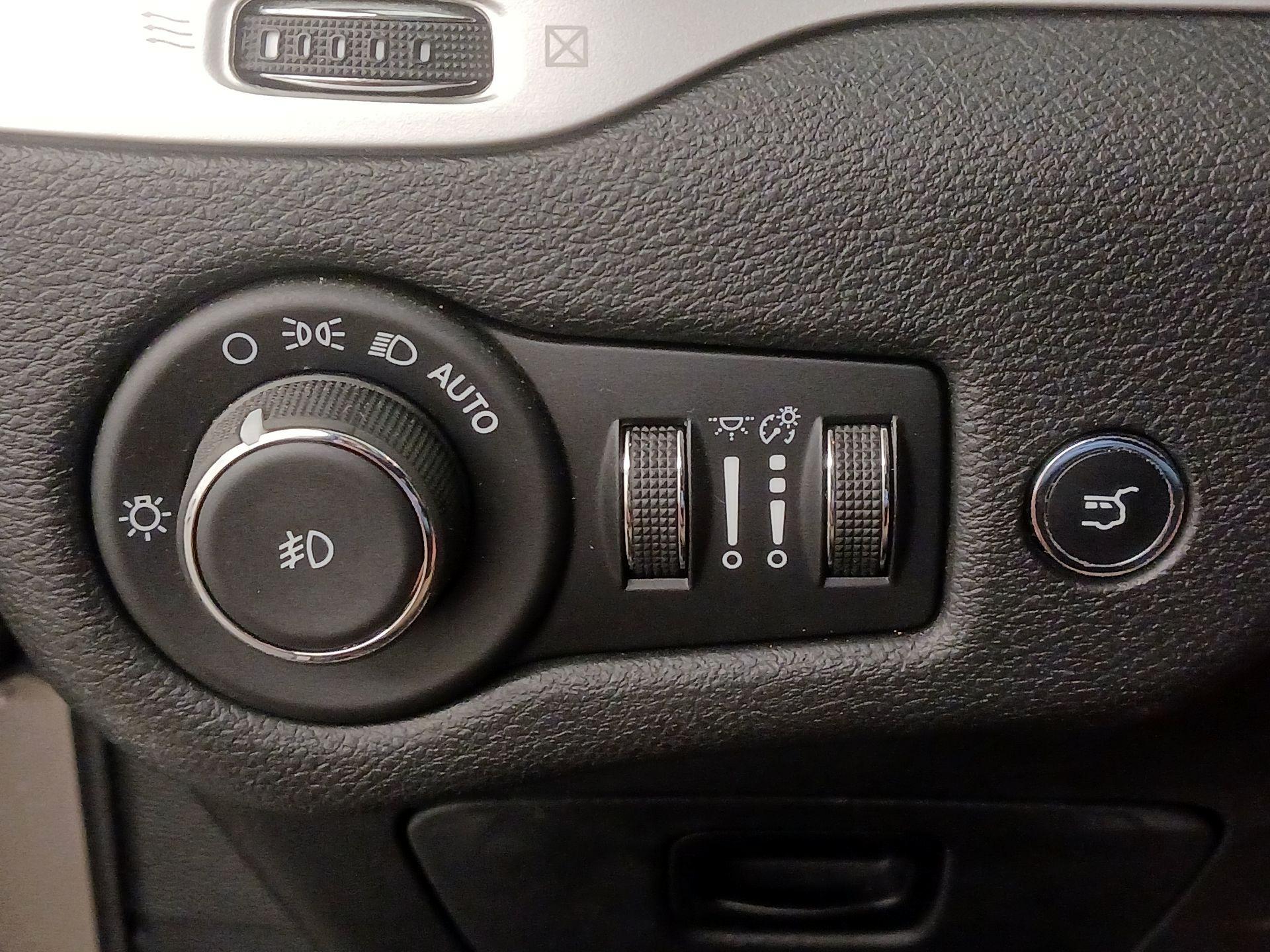 Thumbnail: 2017 Jeep Cherokee - 13
