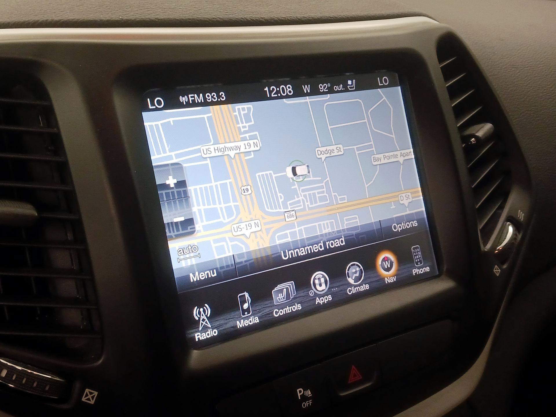 Thumbnail: 2017 Jeep Cherokee - 14