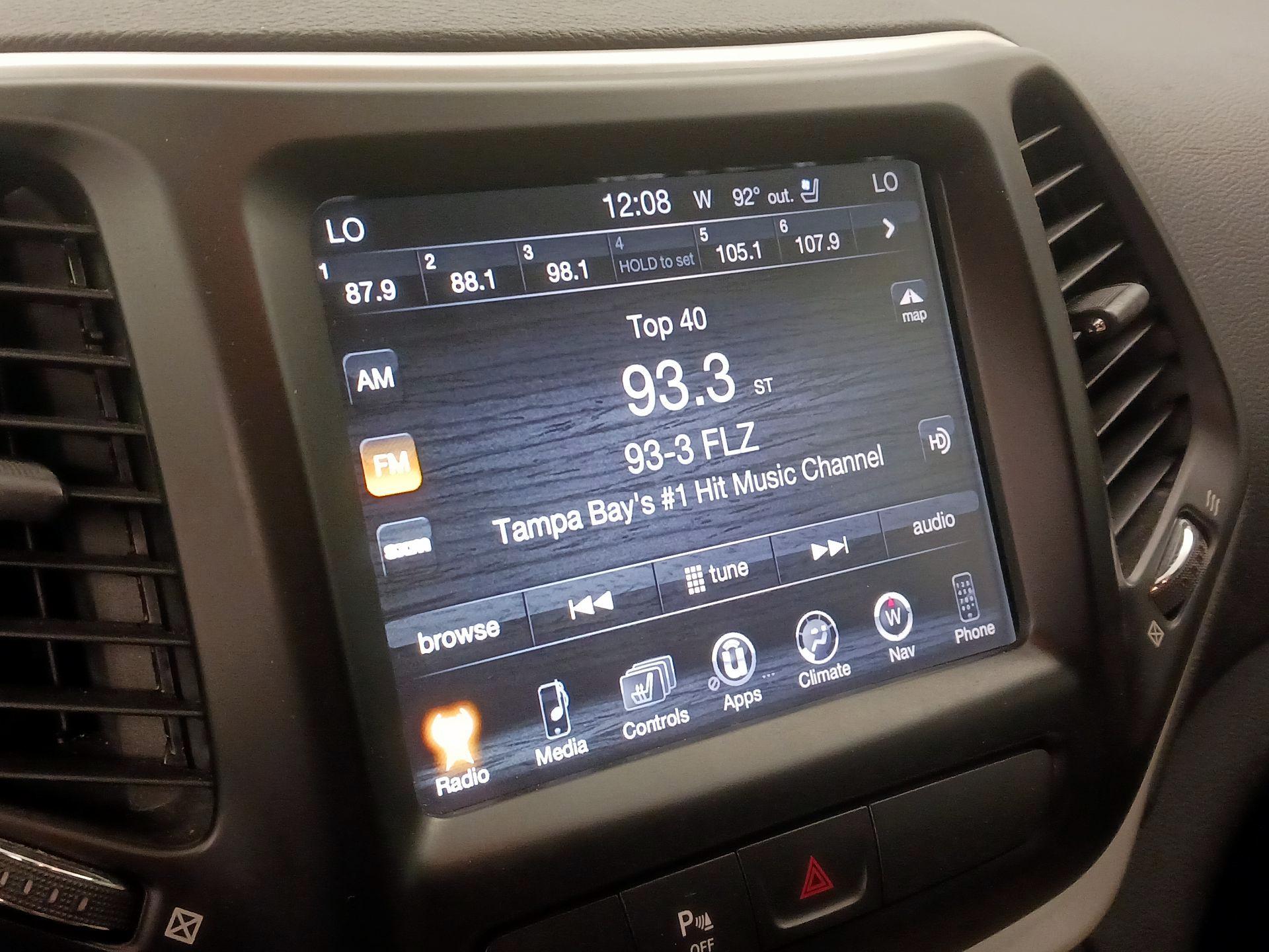 Thumbnail: 2017 Jeep Cherokee - 16