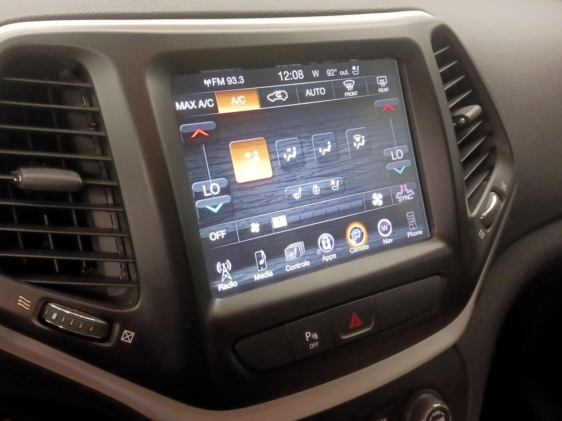 Thumbnail: 2017 Jeep Cherokee - 17