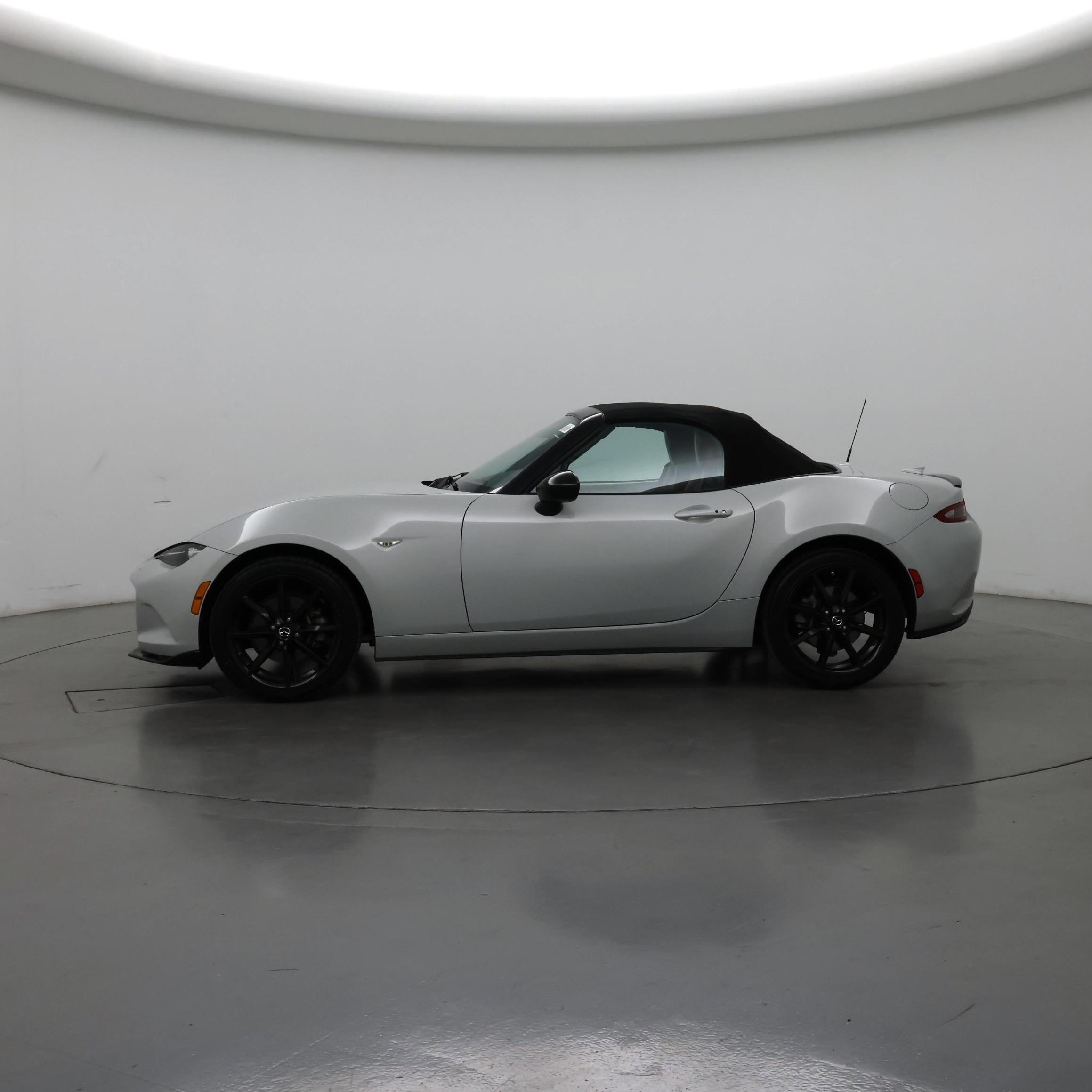 Thumbnail: 2019 Mazda MX-5 Miata - 3