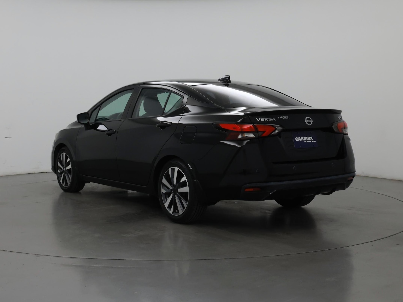 2021 Nissan Versa Sedan 3