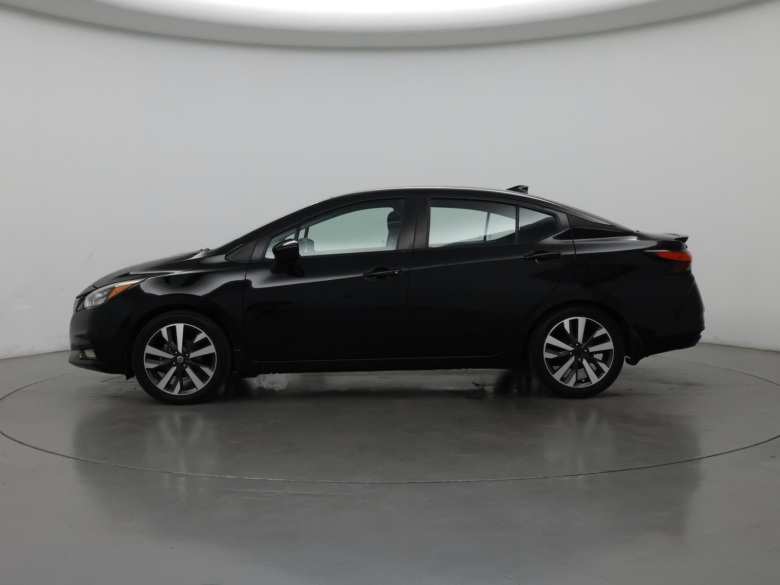 2021 Nissan Versa Sedan 4