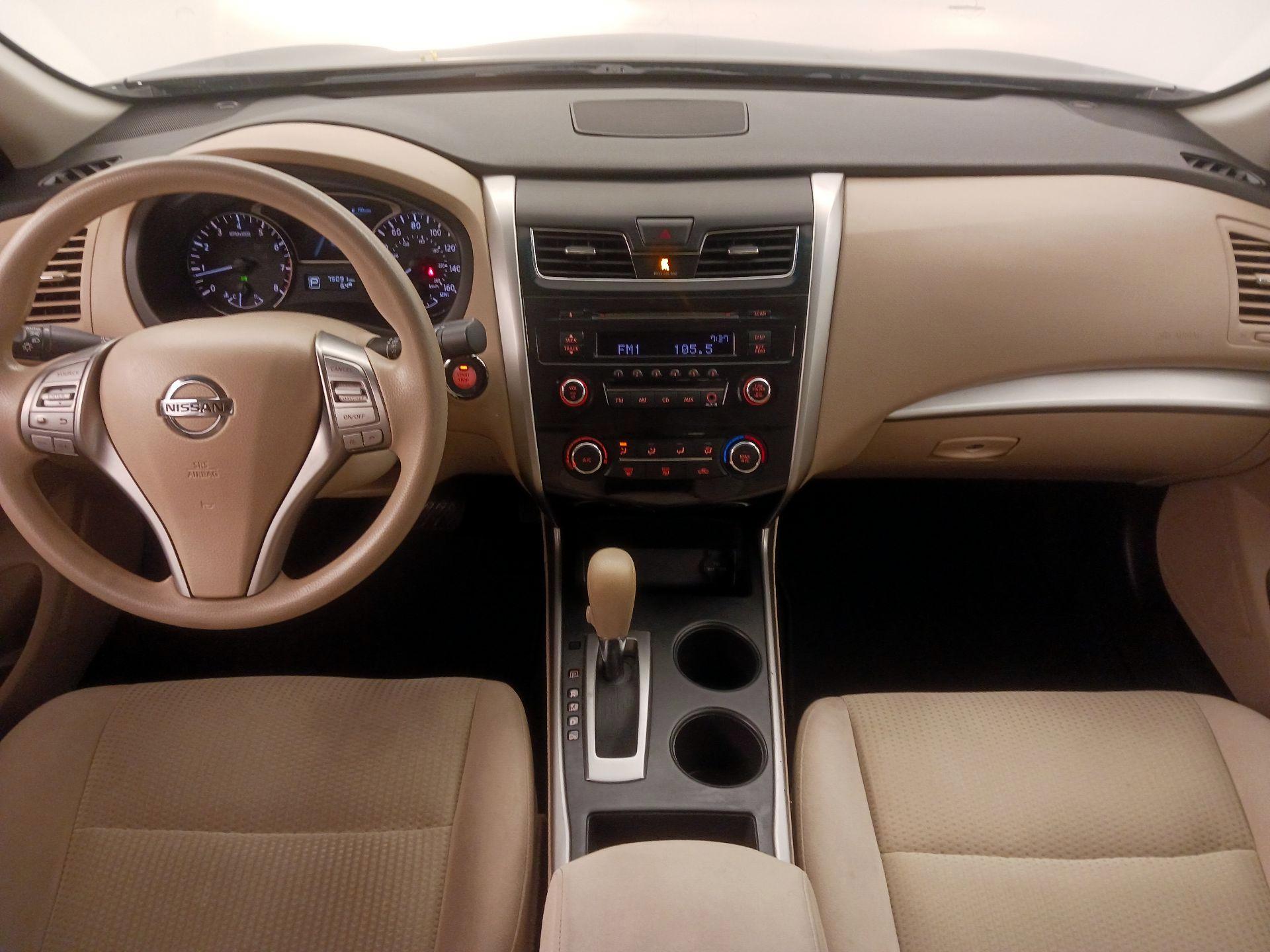 Thumbnail: 2015 Nissan Altima - 9