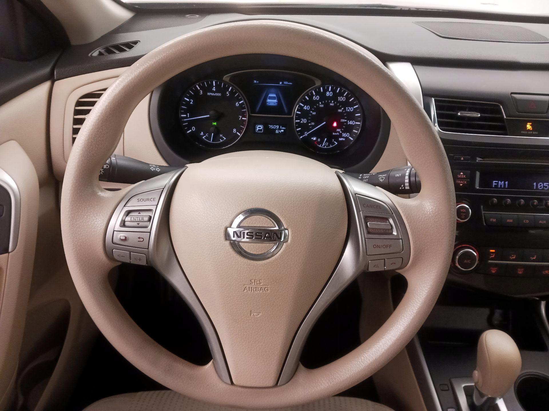 Thumbnail: 2015 Nissan Altima - 10