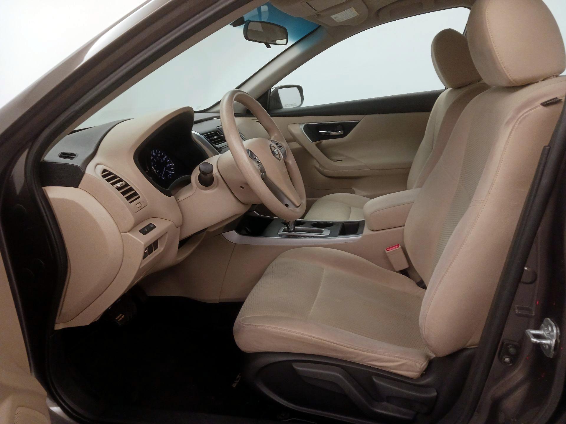 Thumbnail: 2015 Nissan Altima - 11