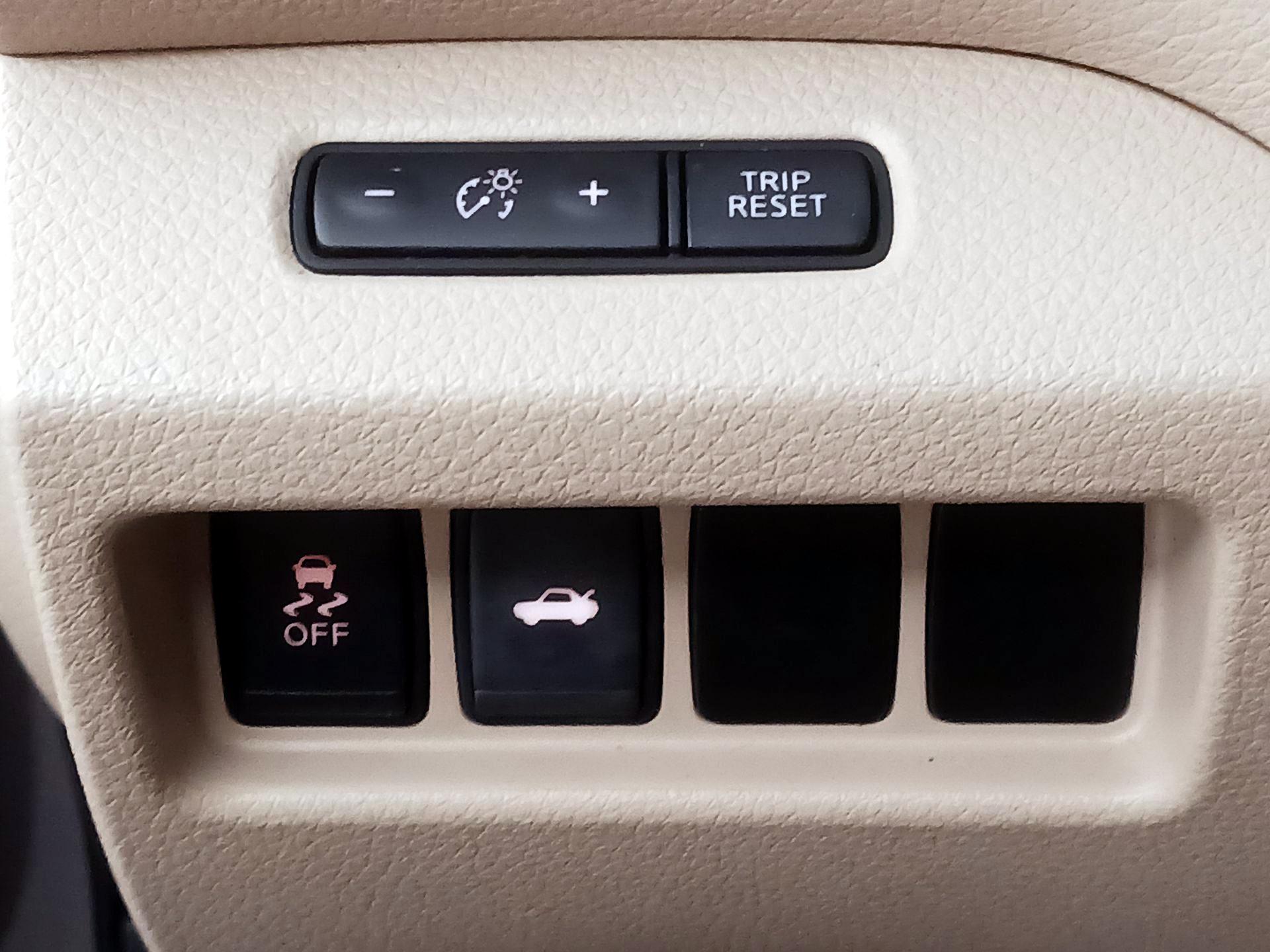Thumbnail: 2015 Nissan Altima - 13