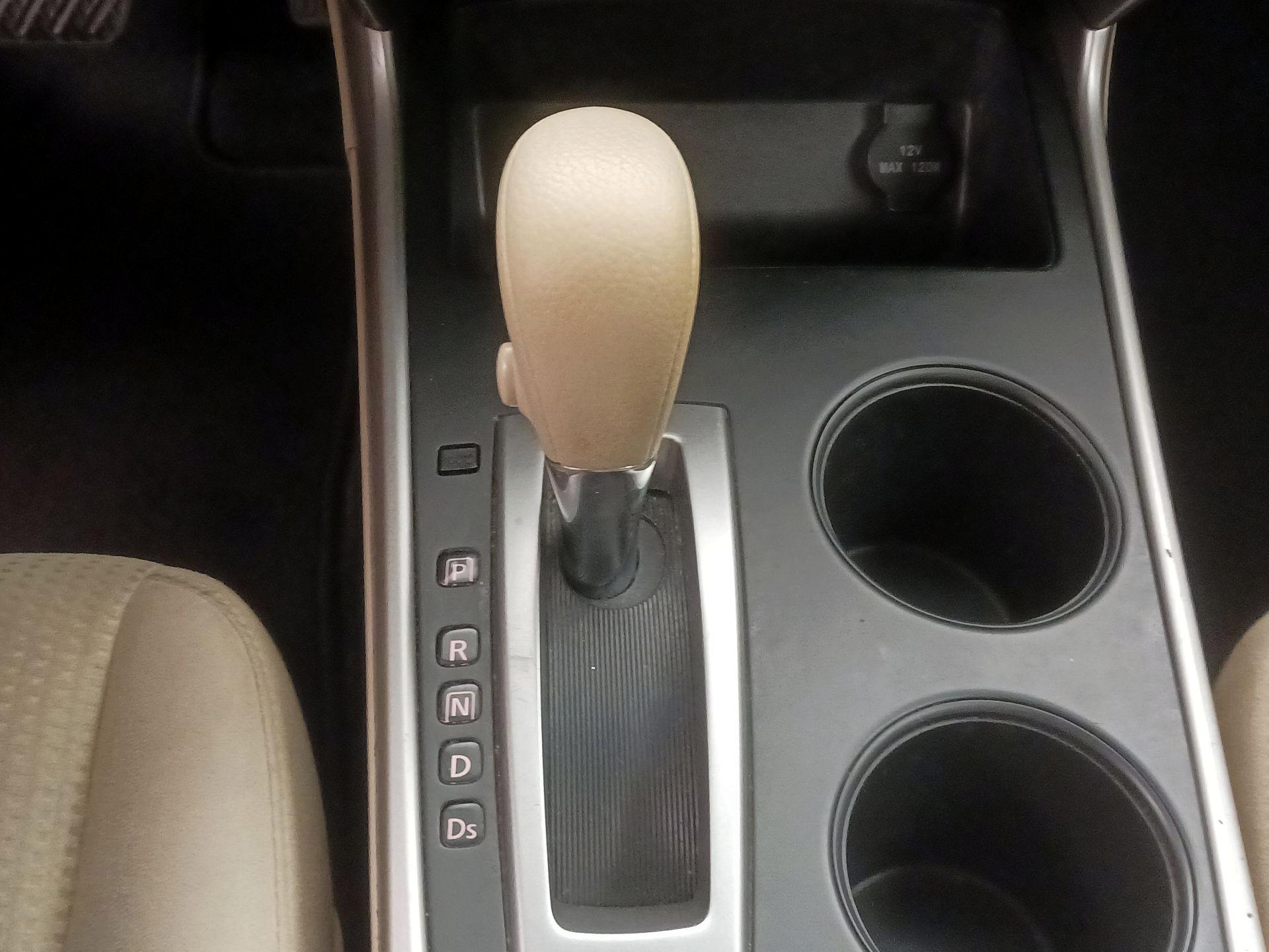 Thumbnail: 2015 Nissan Altima - 16