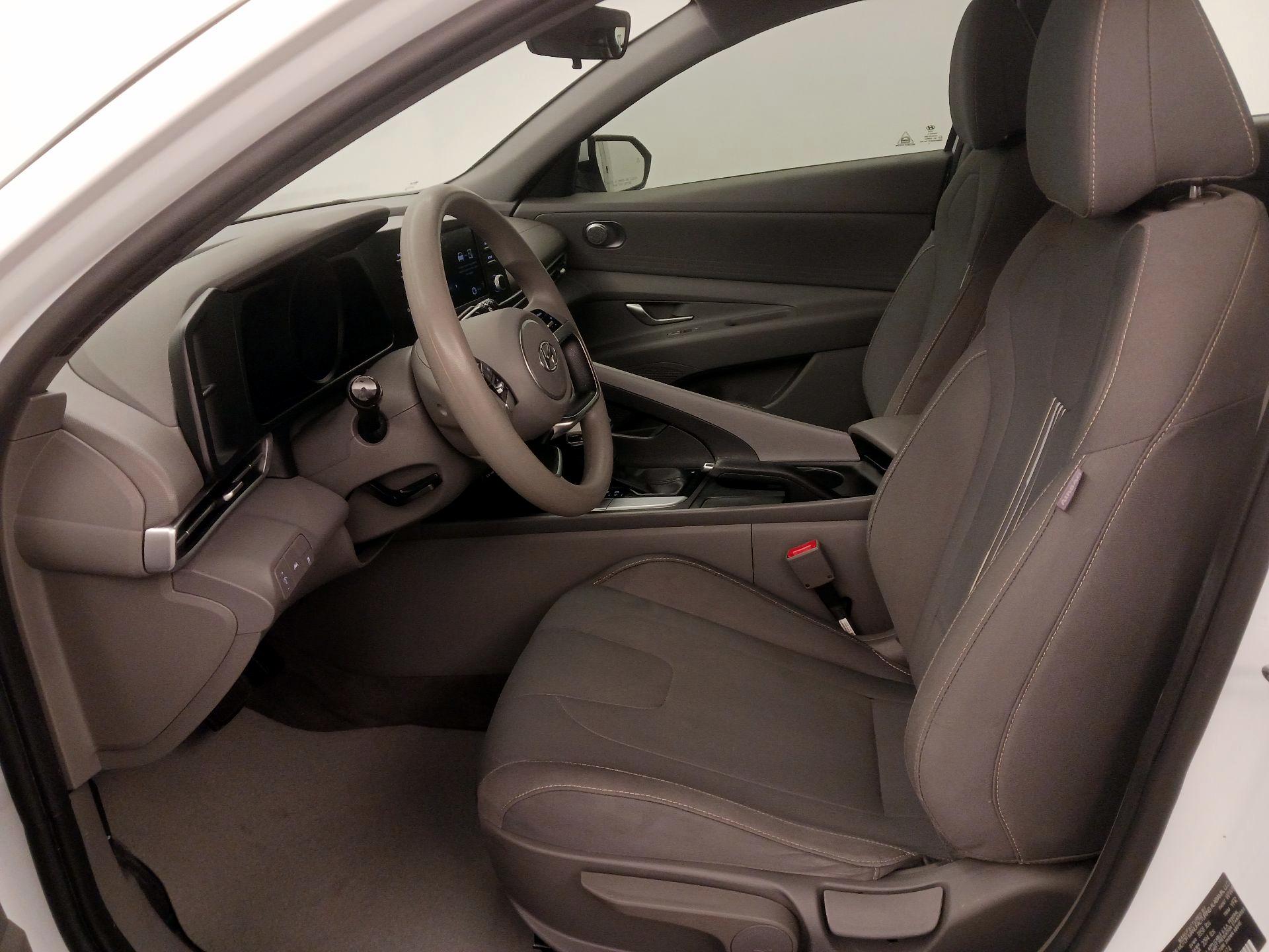 Thumbnail: 2021 Hyundai Elantra - 11
