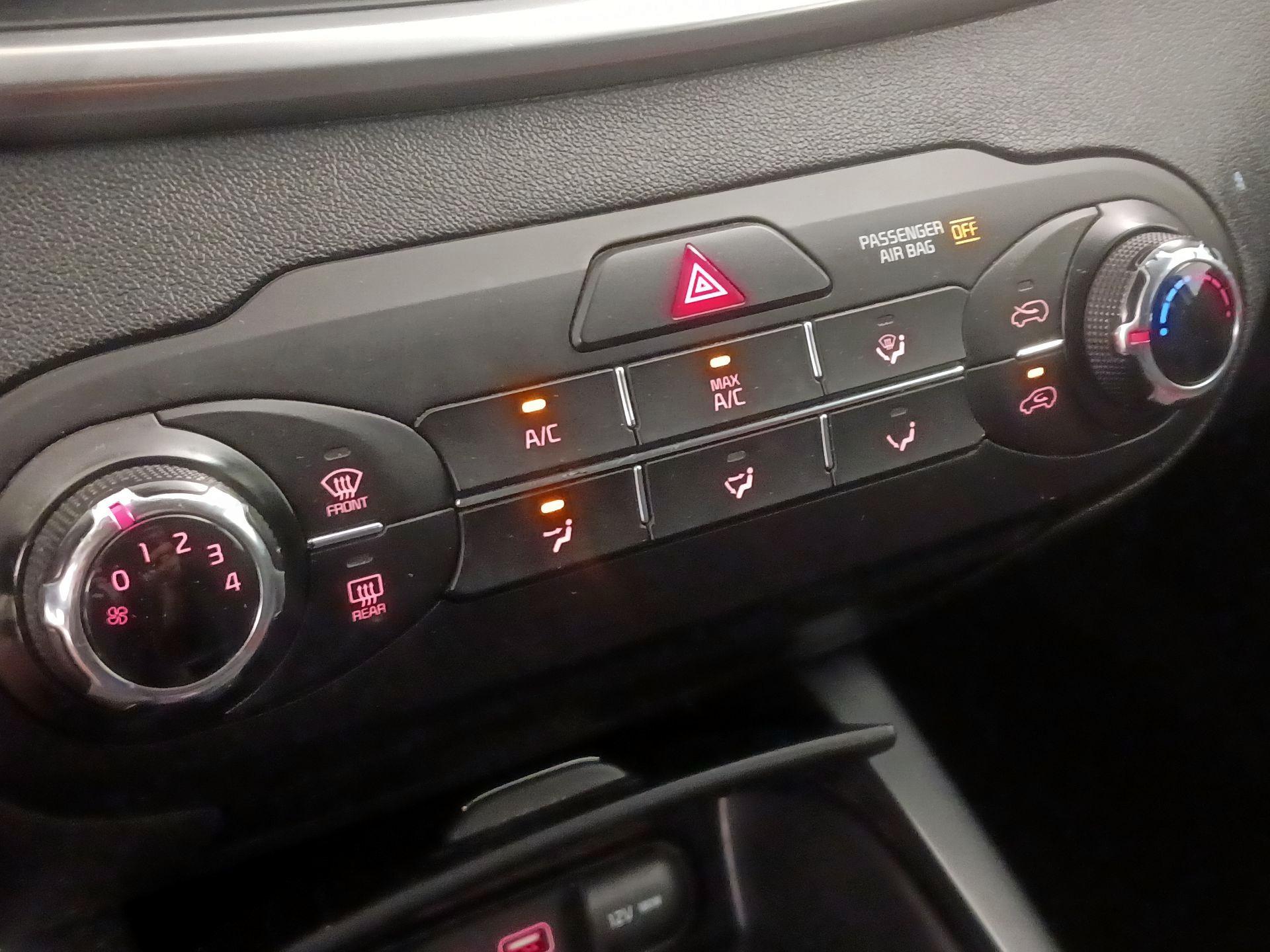 Thumbnail: 2020 Kia Sorento - 16