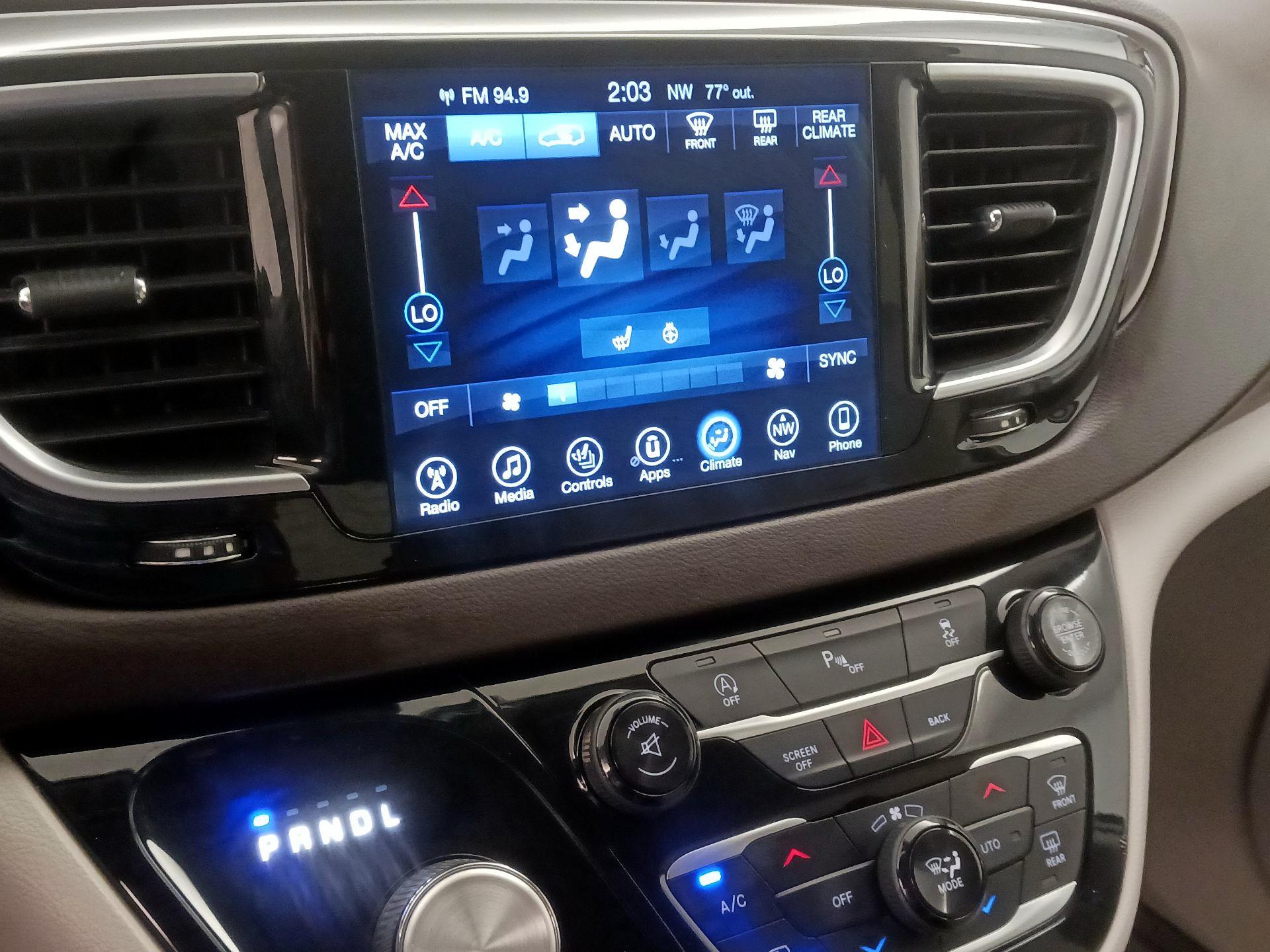 Thumbnail: 2017 Chrysler Pacifica - 17