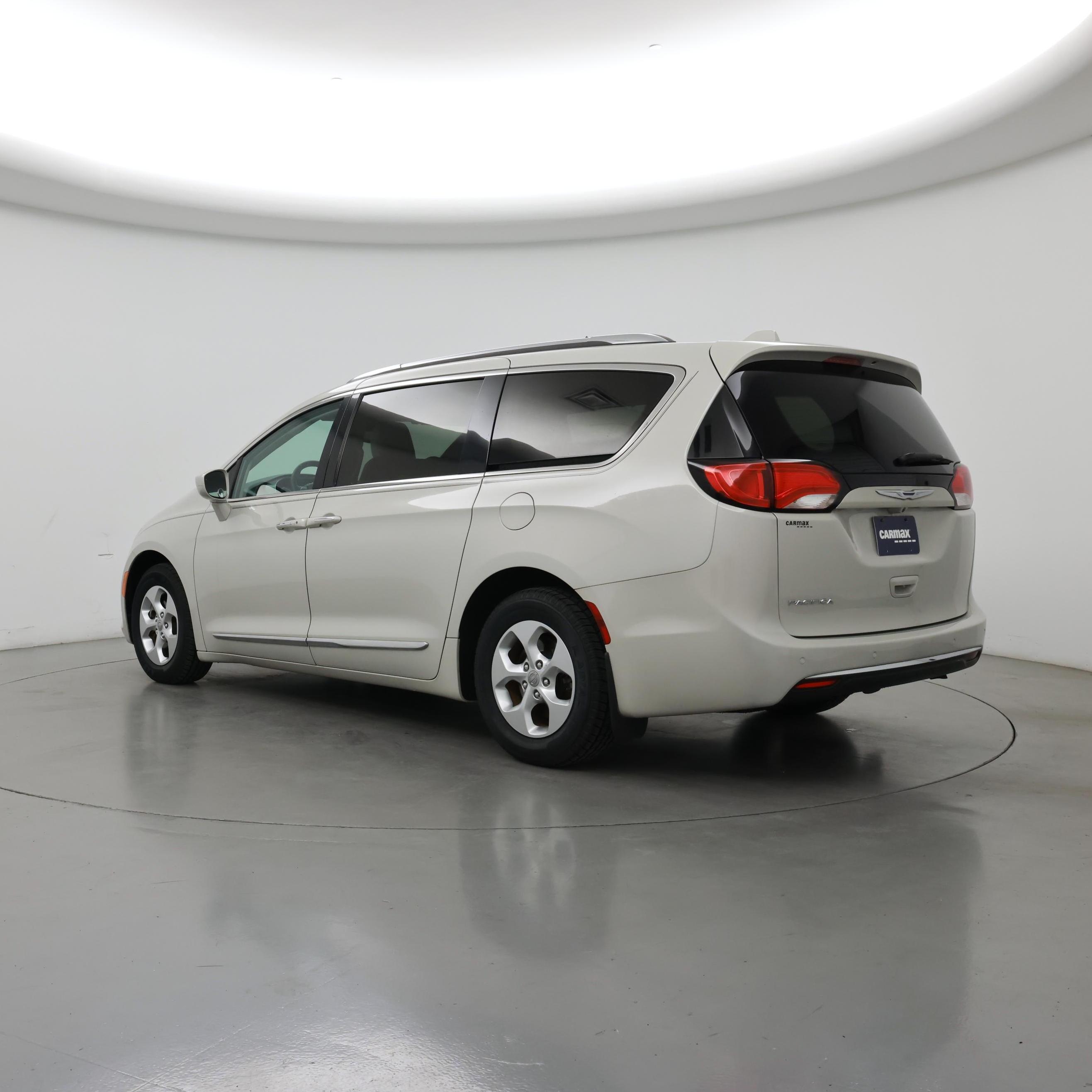 Thumbnail: 2017 Chrysler Pacifica - 2