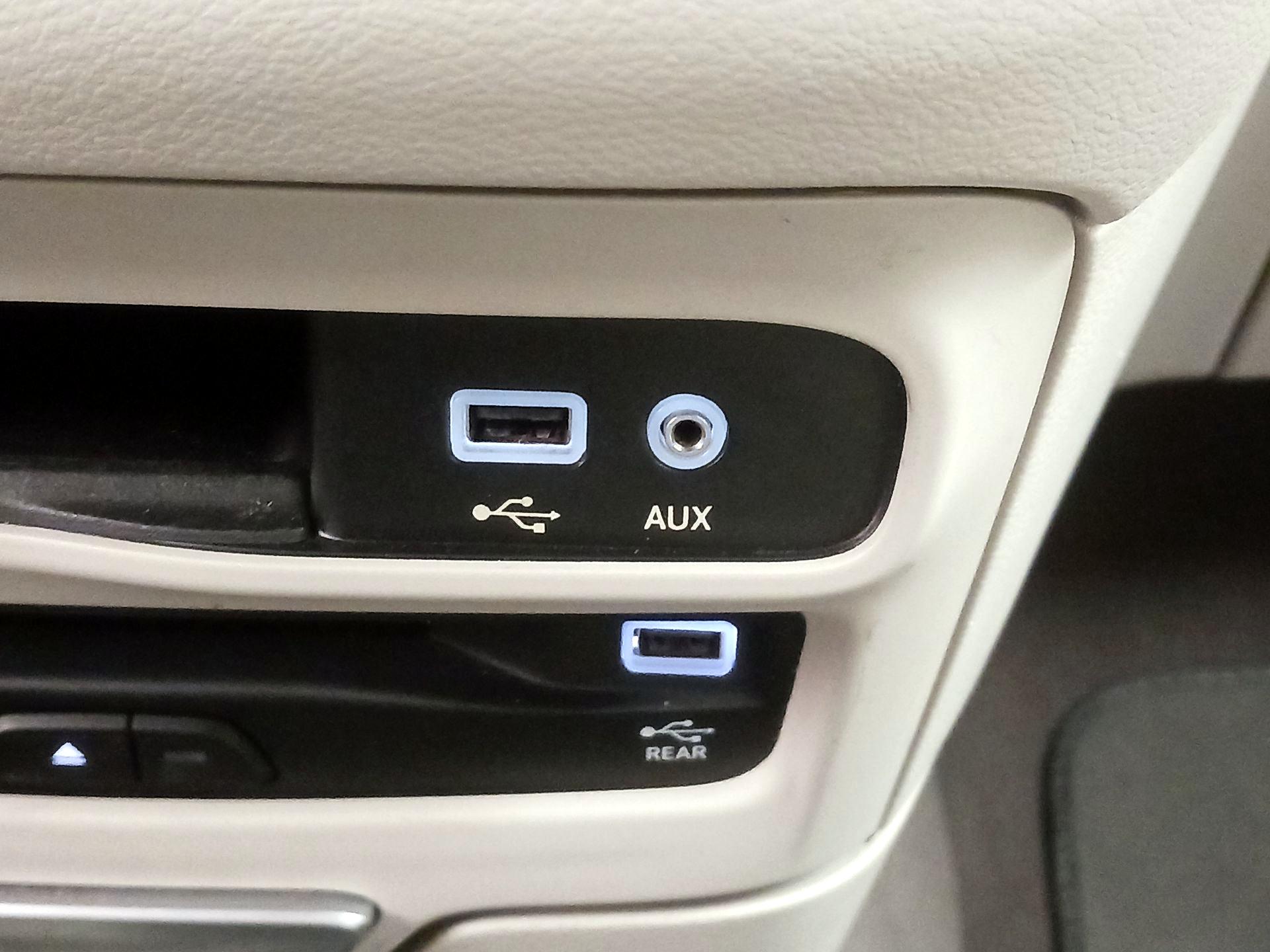 Thumbnail: 2017 Chrysler Pacifica - 19