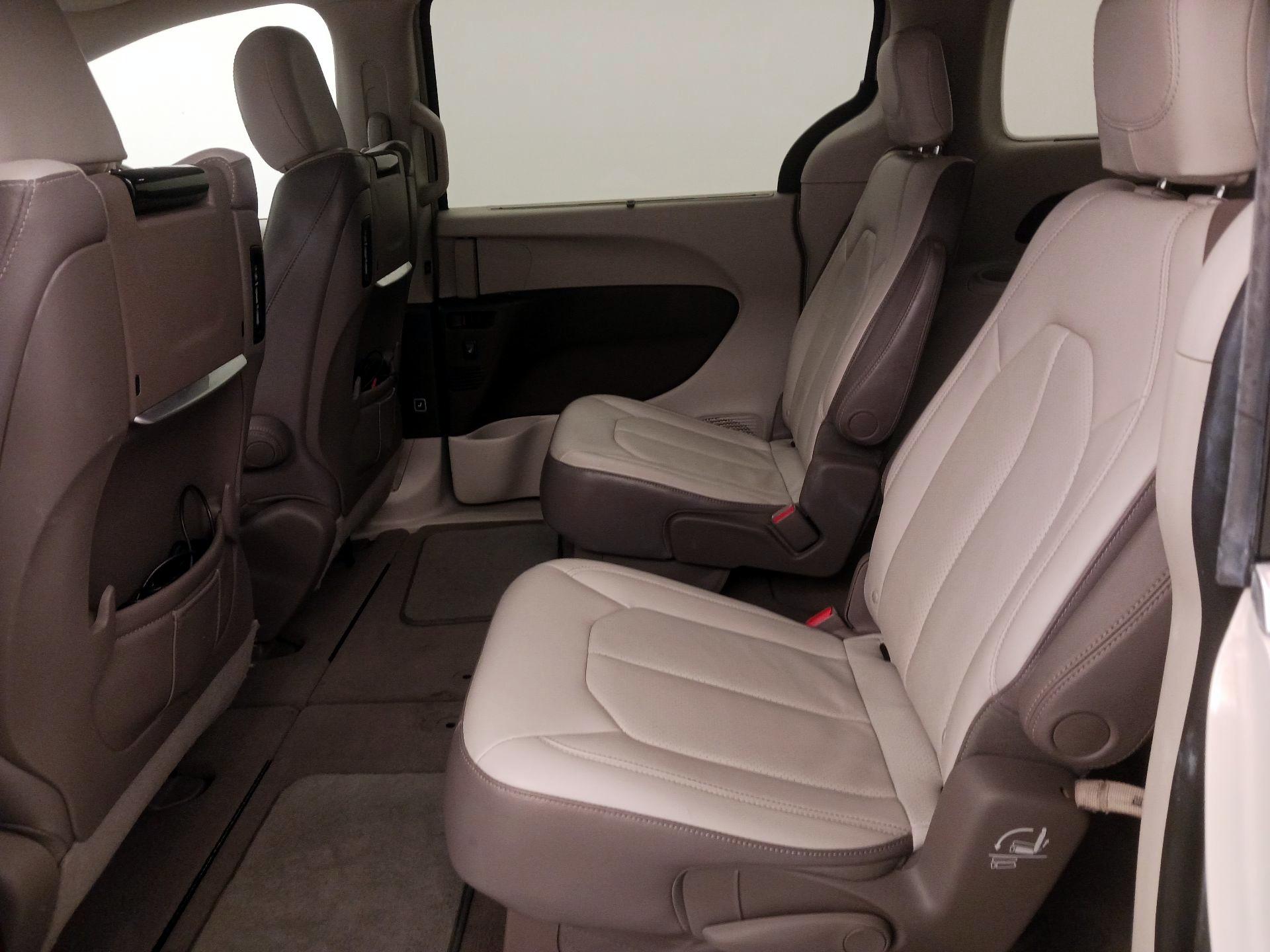 Thumbnail: 2017 Chrysler Pacifica - 20