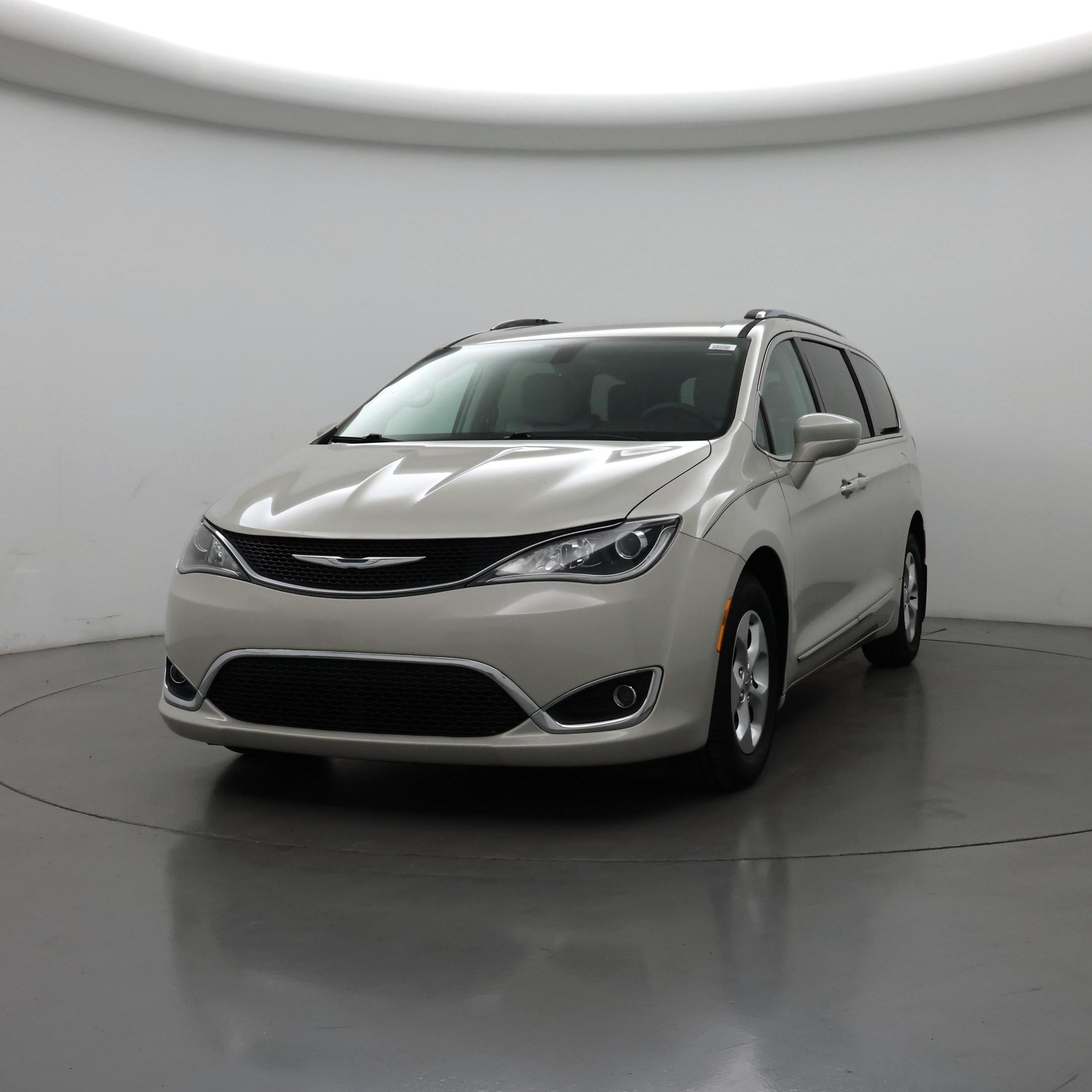 Thumbnail: 2017 Chrysler Pacifica - 4
