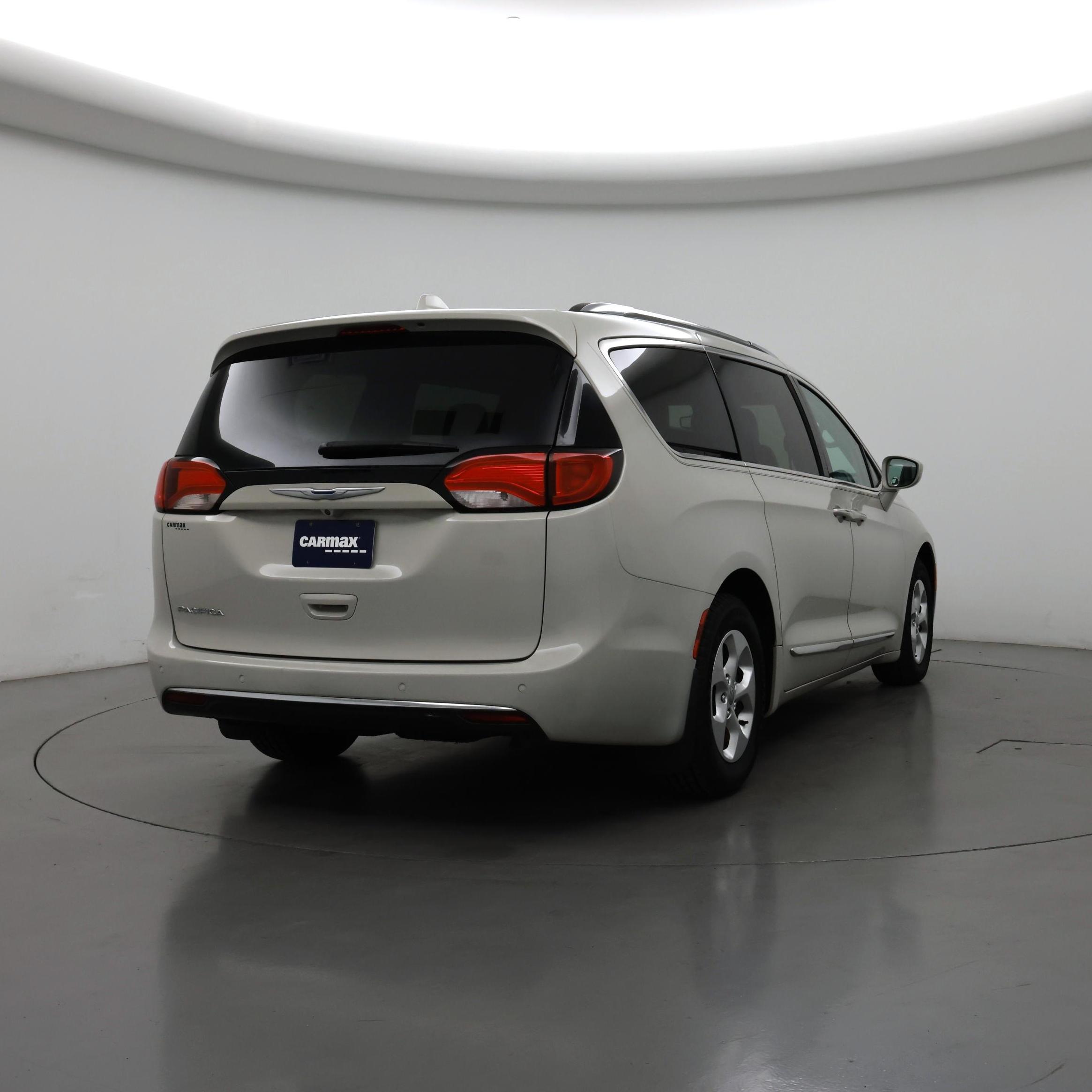 Thumbnail: 2017 Chrysler Pacifica - 8
