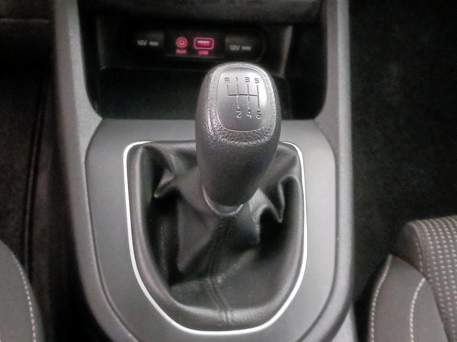 Thumbnail: 2019 Kia Forte - 17