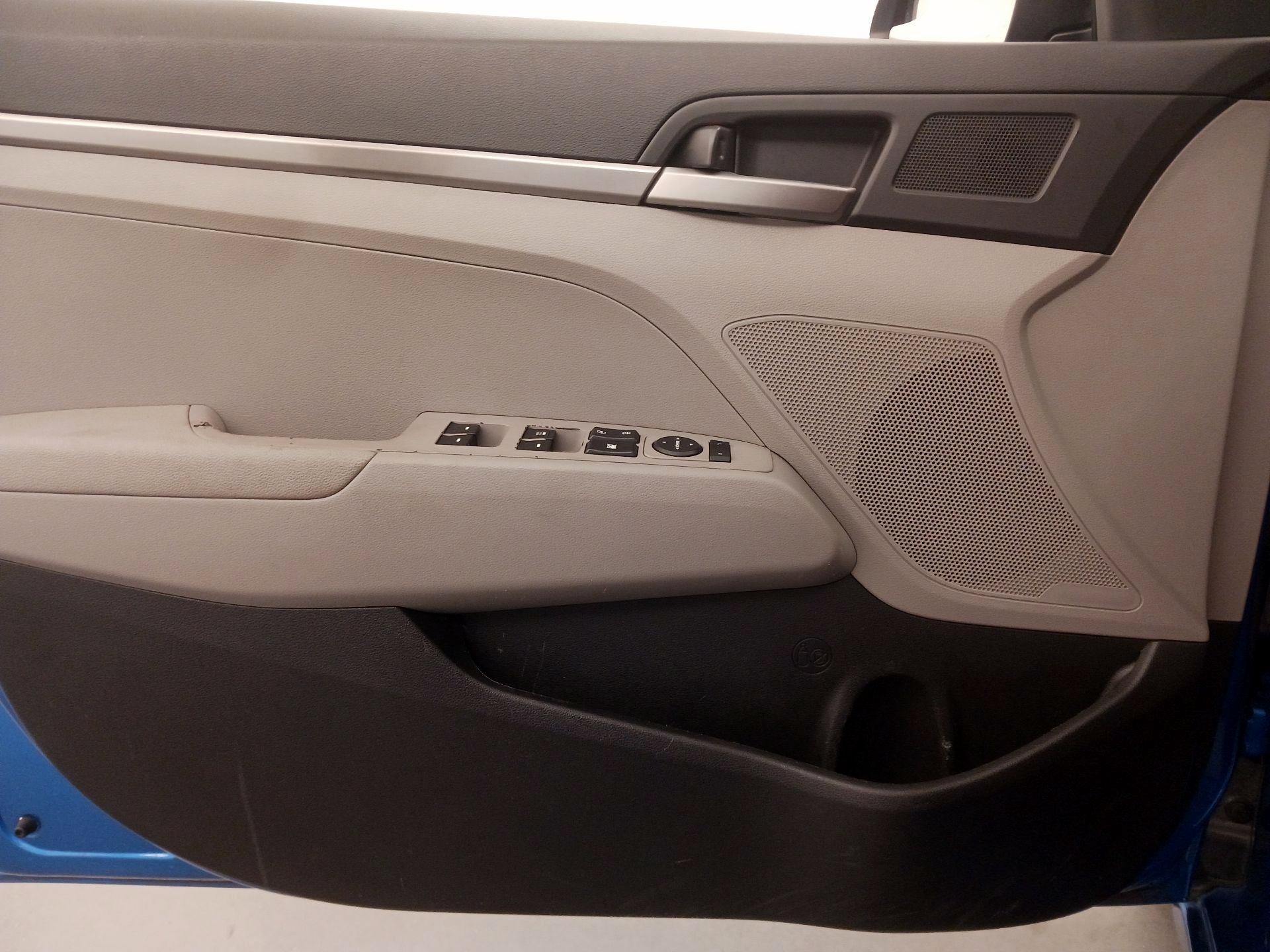 Thumbnail: 2017 Hyundai Elantra - 12